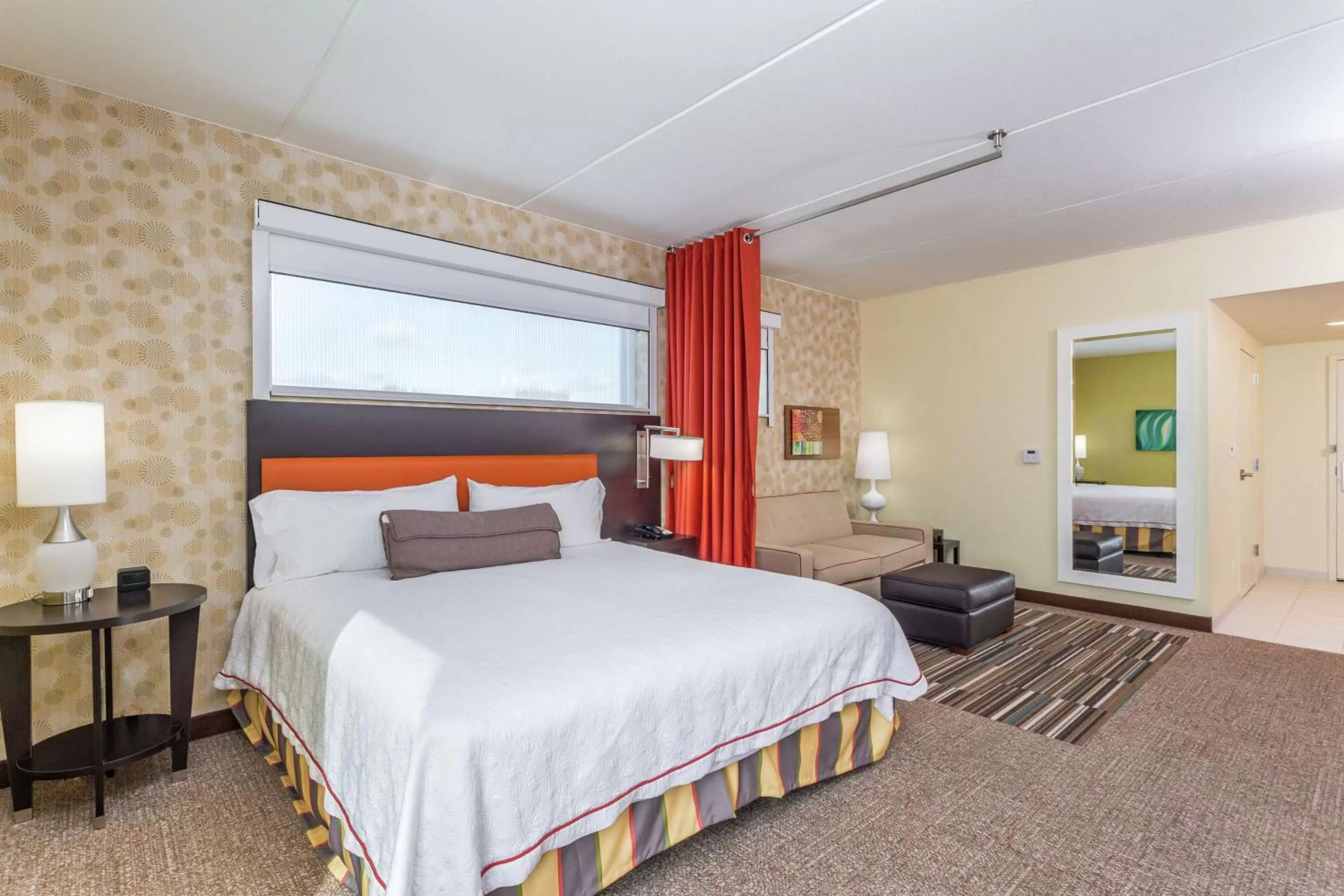 Living room, Bed in Home2 Suites by Hilton Albany Airport/Wolf Rd