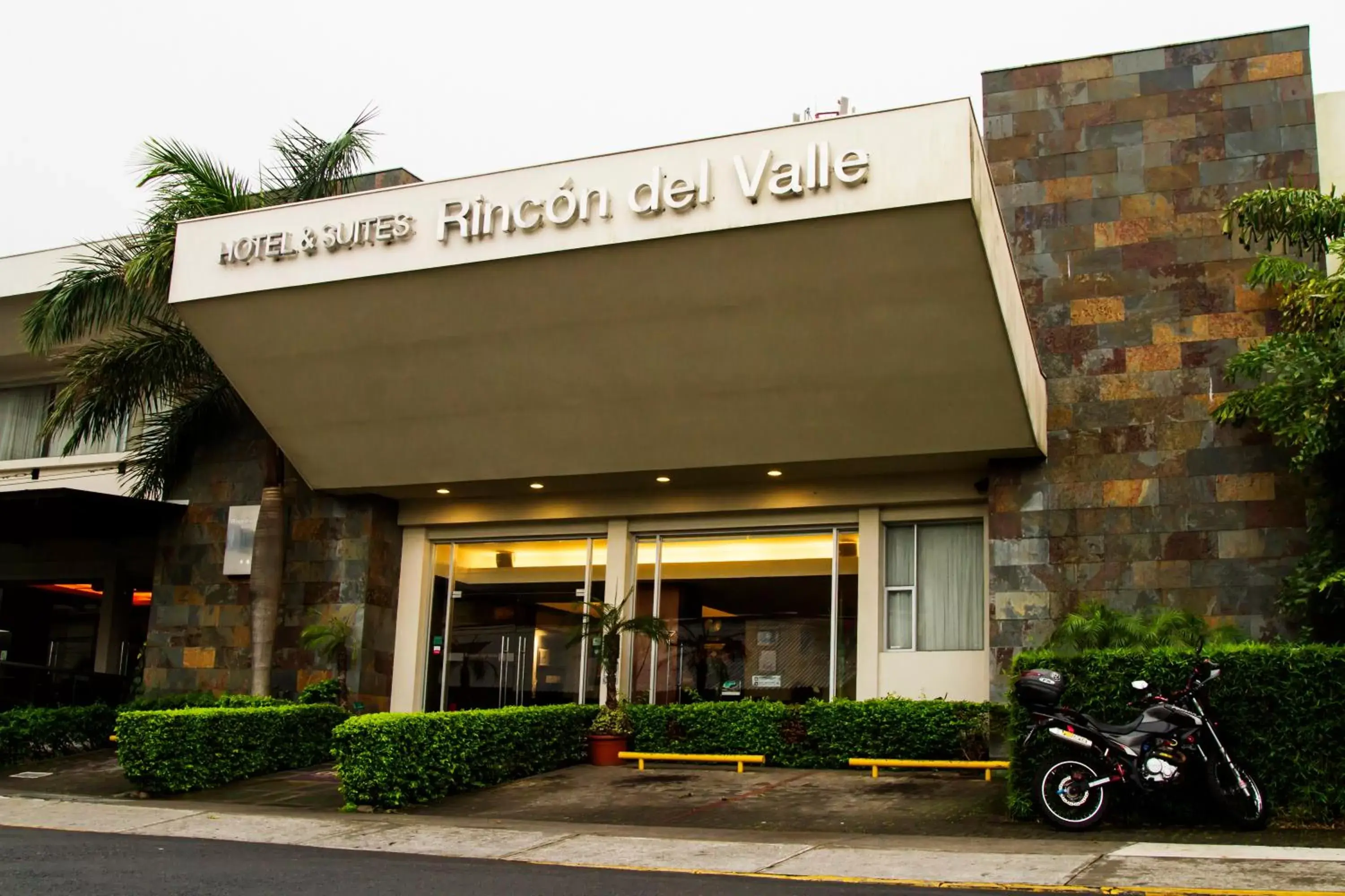 Facade/entrance, Property Building in Rincon del Valle Hotel & Suites