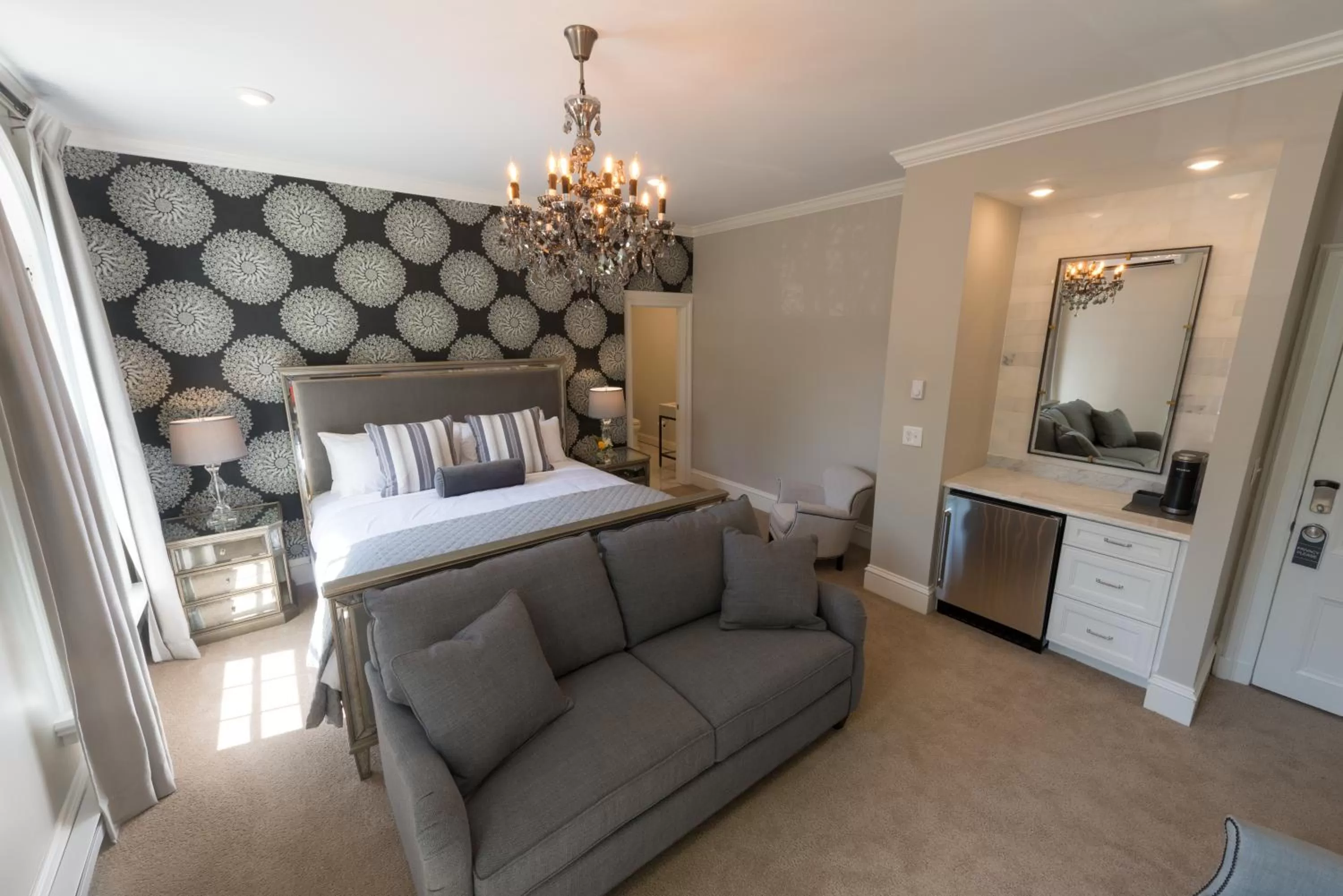 Photo of the whole room, Bed in Serenity Inn Newport