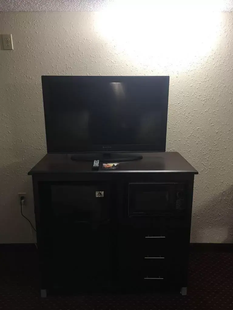 TV/Entertainment Center in Super 9 Motel Troy