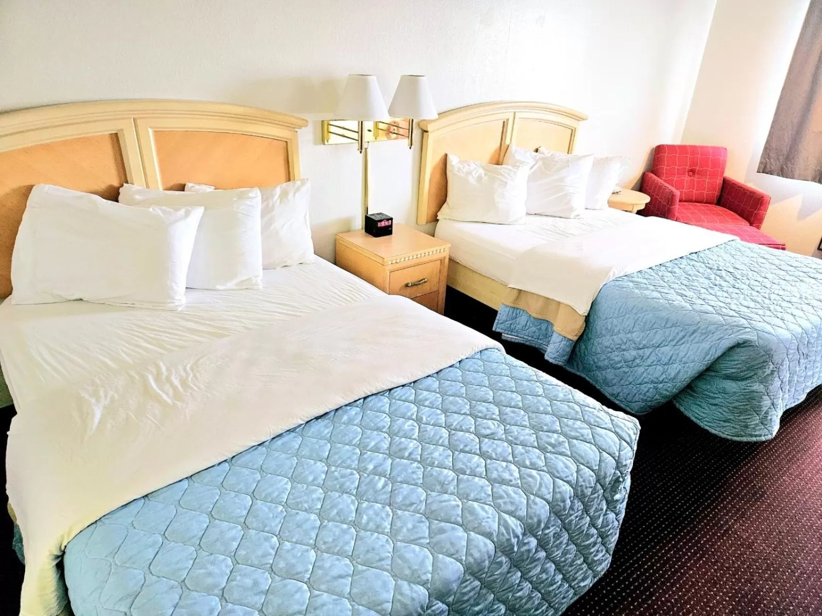 Double Room in Affordable Inns Evanston