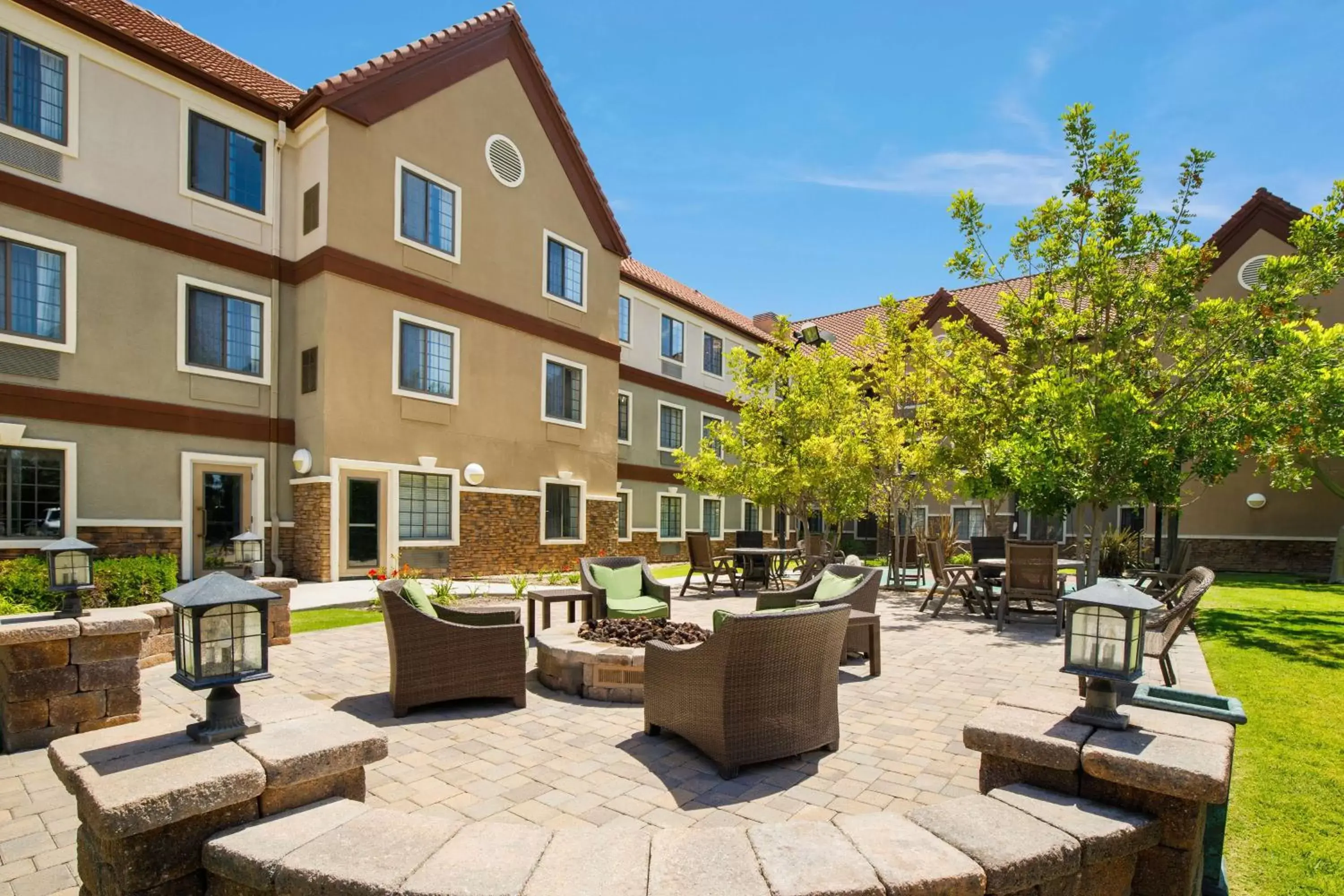 Property building in Sonesta ES Suites San Diego - Rancho Bernardo Property building in Sonesta ES Suites San Diego - Rancho Bernardo