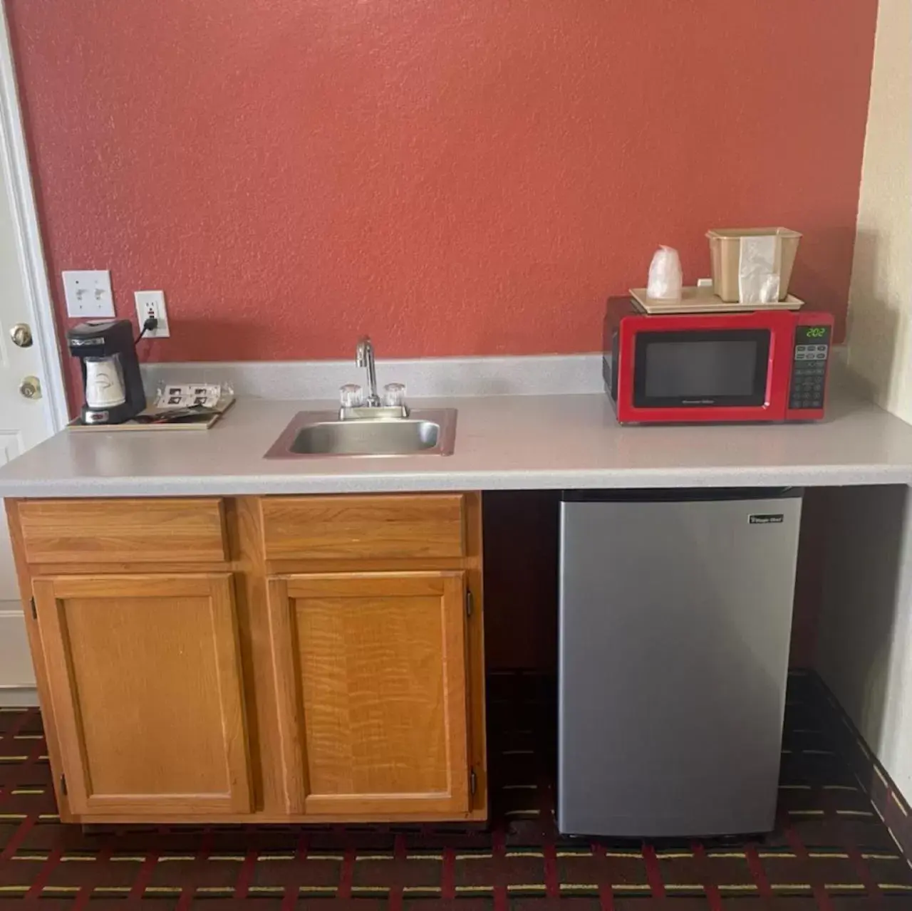 Kitchen/Kitchenette in BUDGET INN