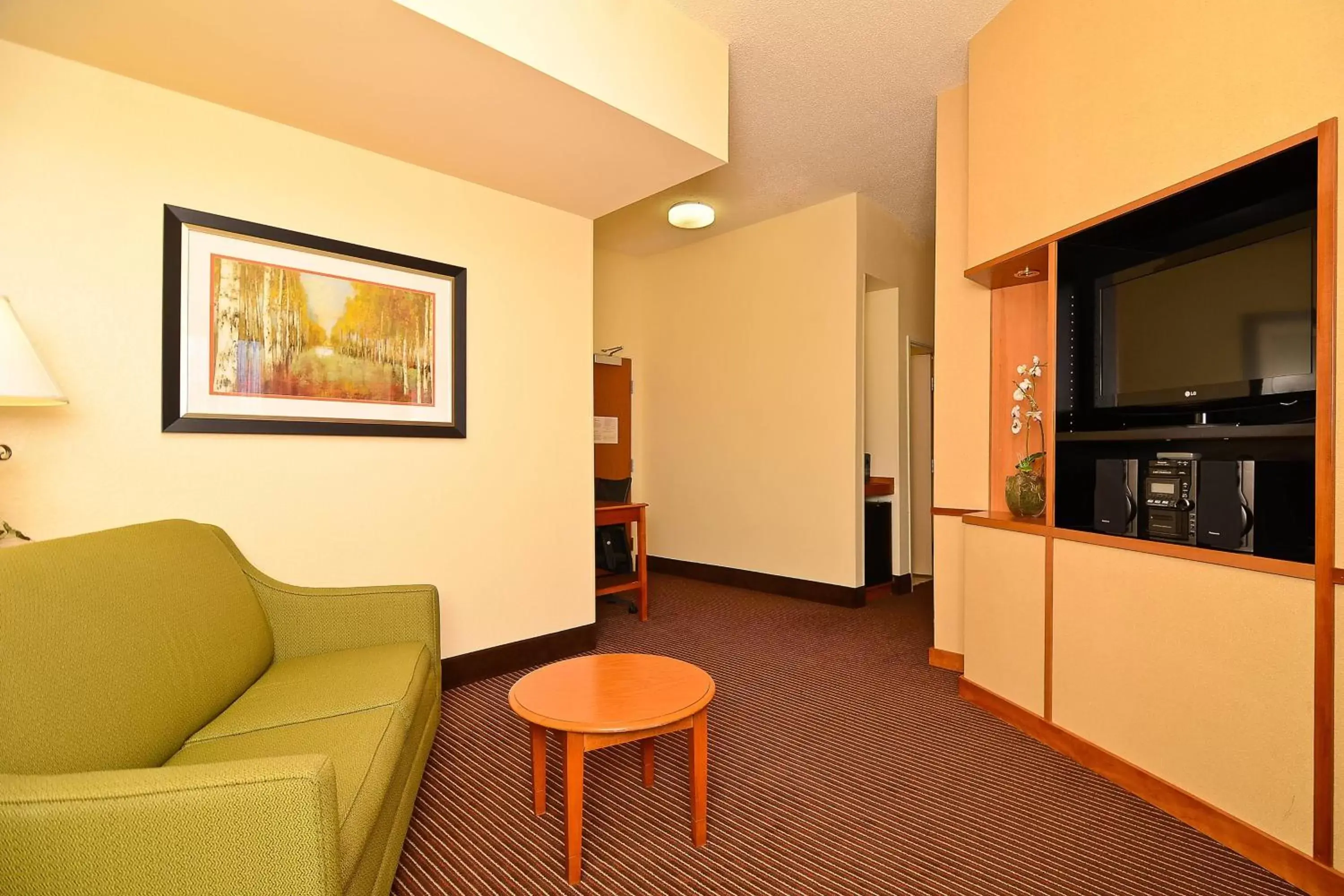 Photo of the whole room, Seating Area in Fairfield Inn & Suites Cherokee