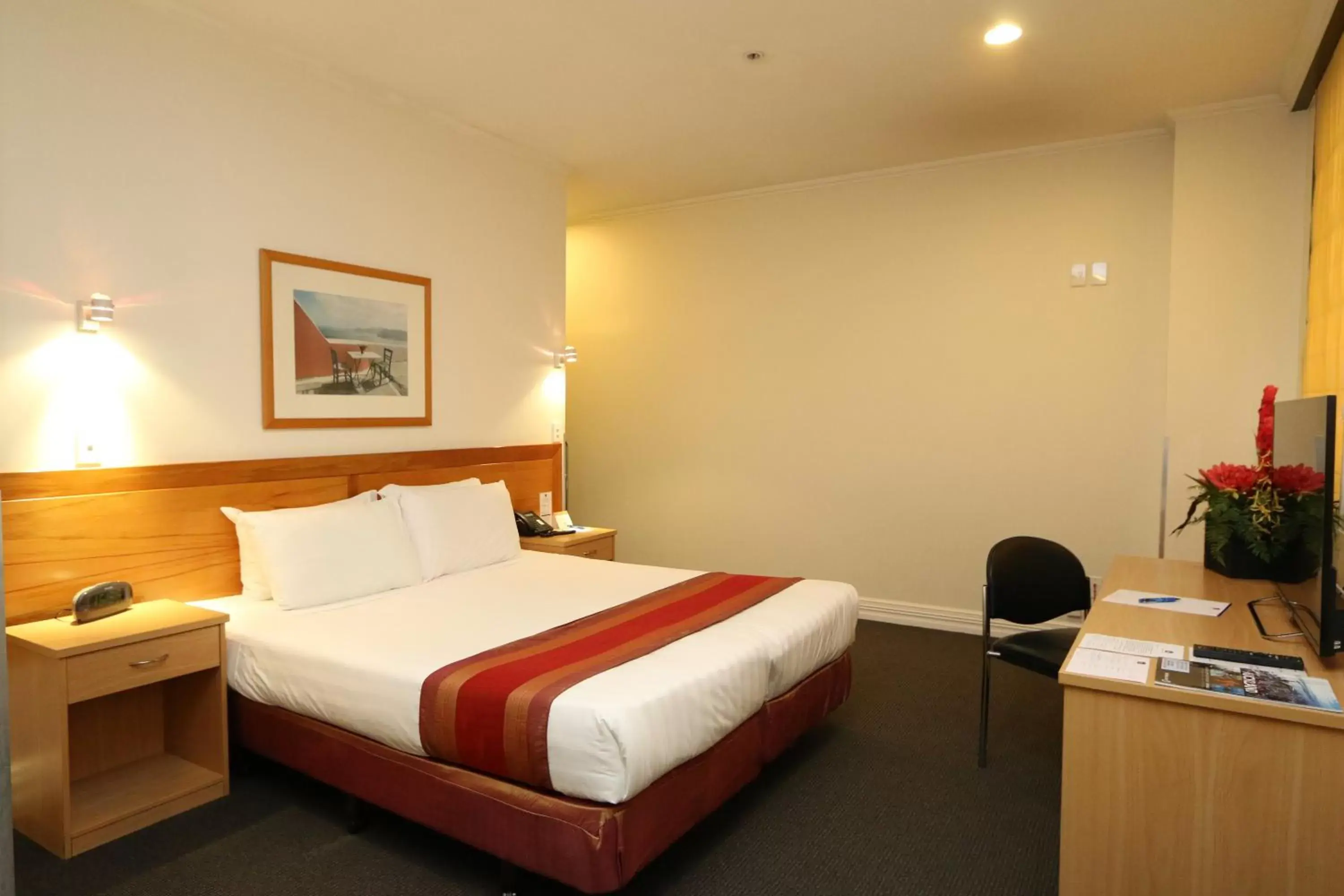 Photo of the whole room, Bed in President Hotel Auckland