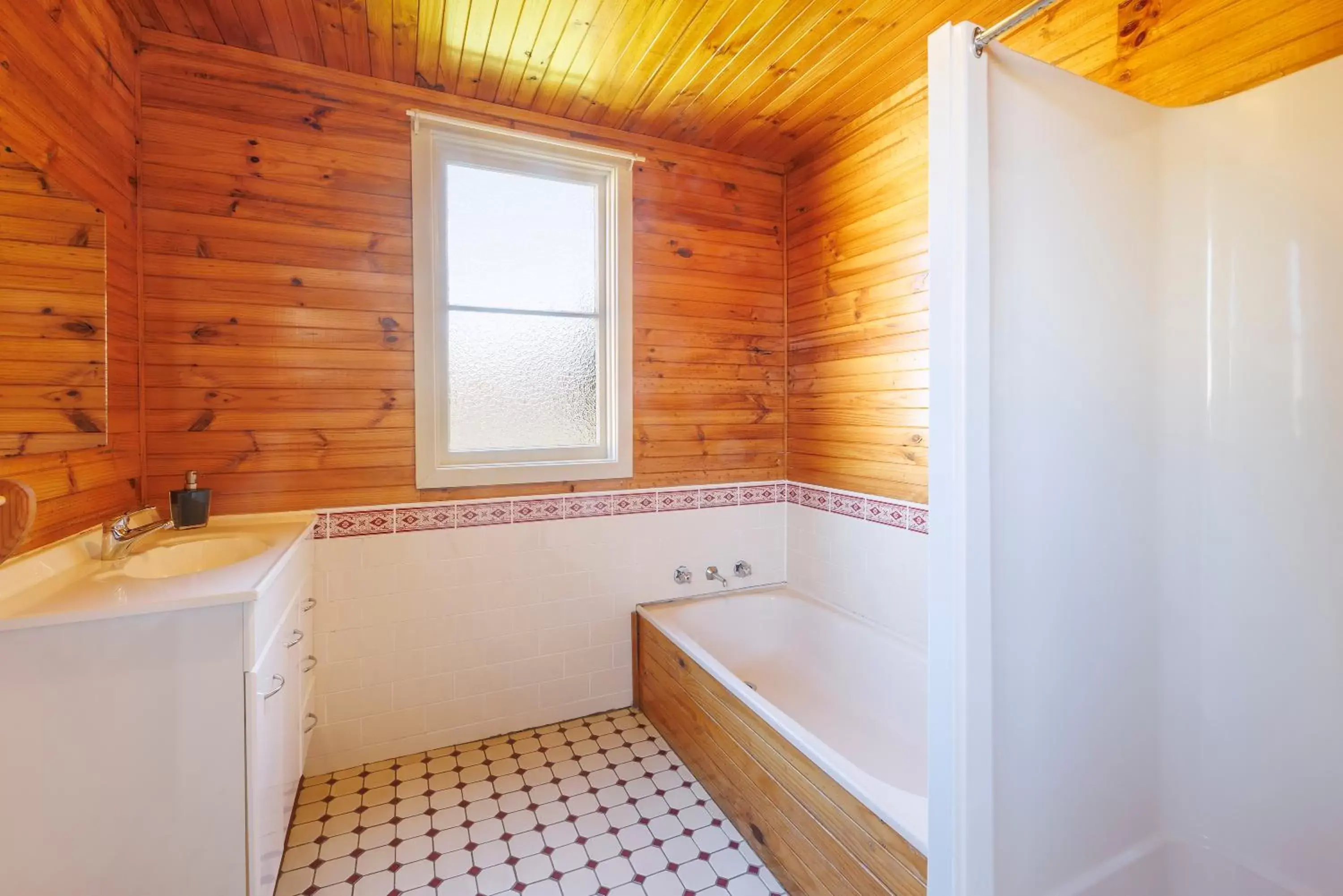Bathroom in Black Gold Motel
