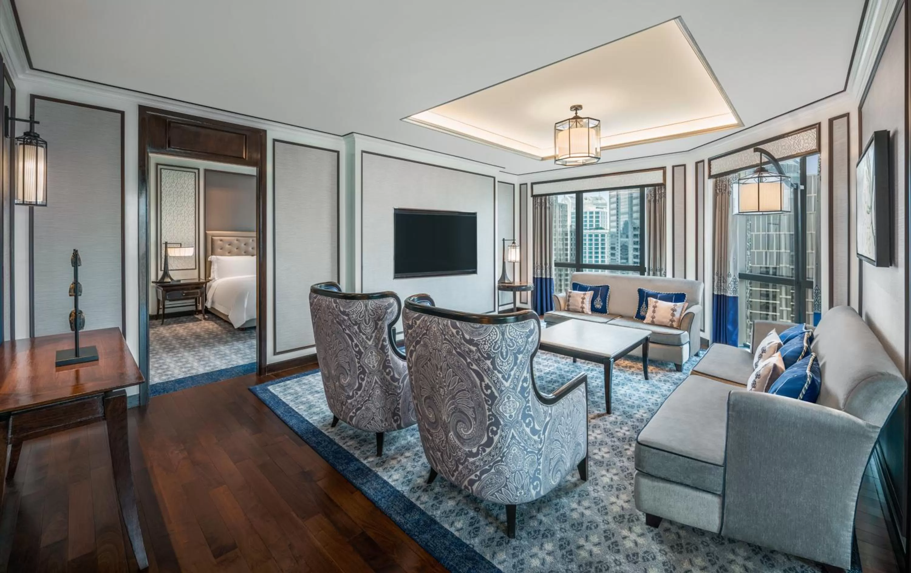 TV and multimedia in The Athenee Hotel, a Luxury Collection Hotel, Bangkok