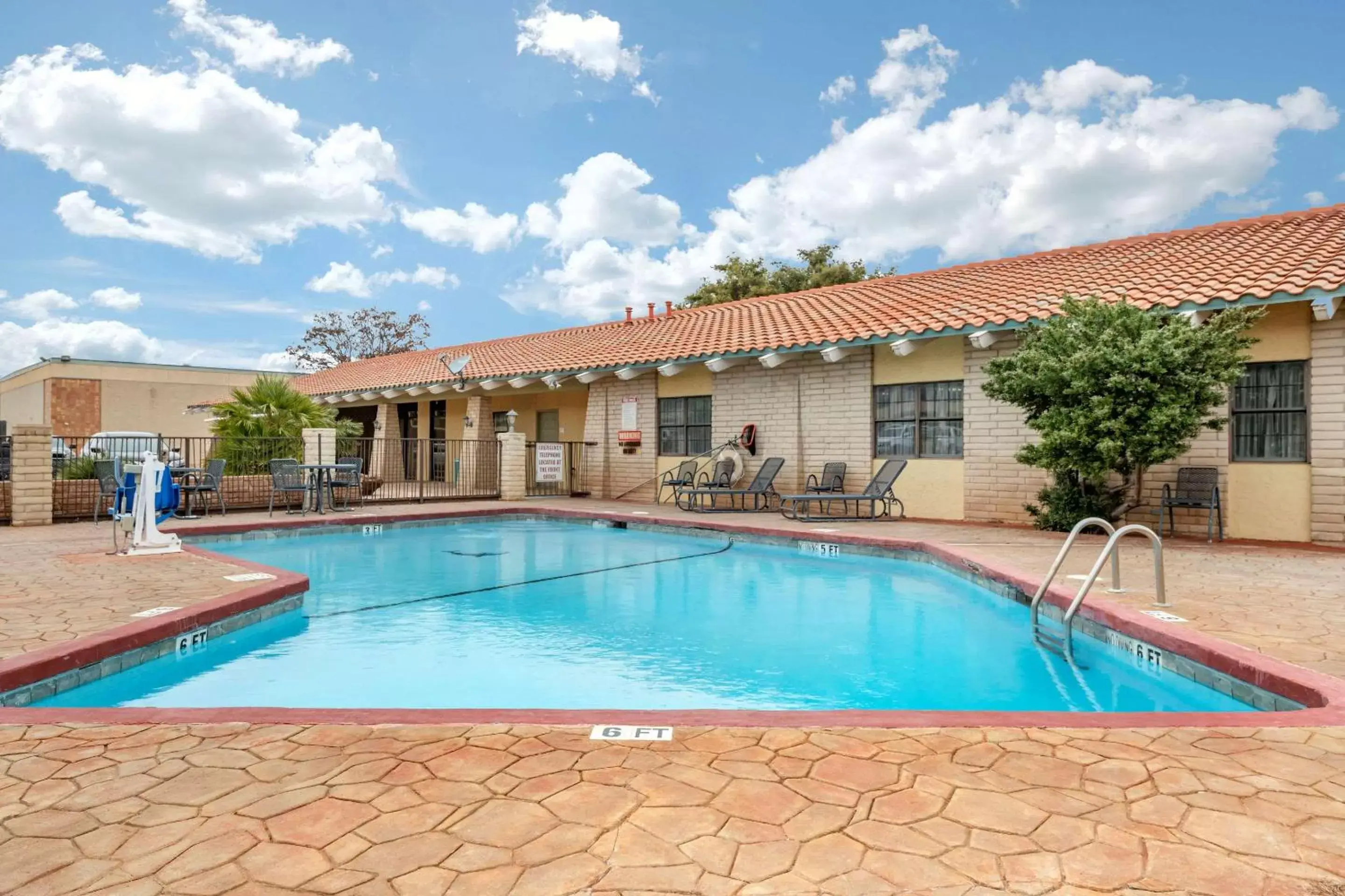 On site, Swimming Pool in Quality Inn San Angelo