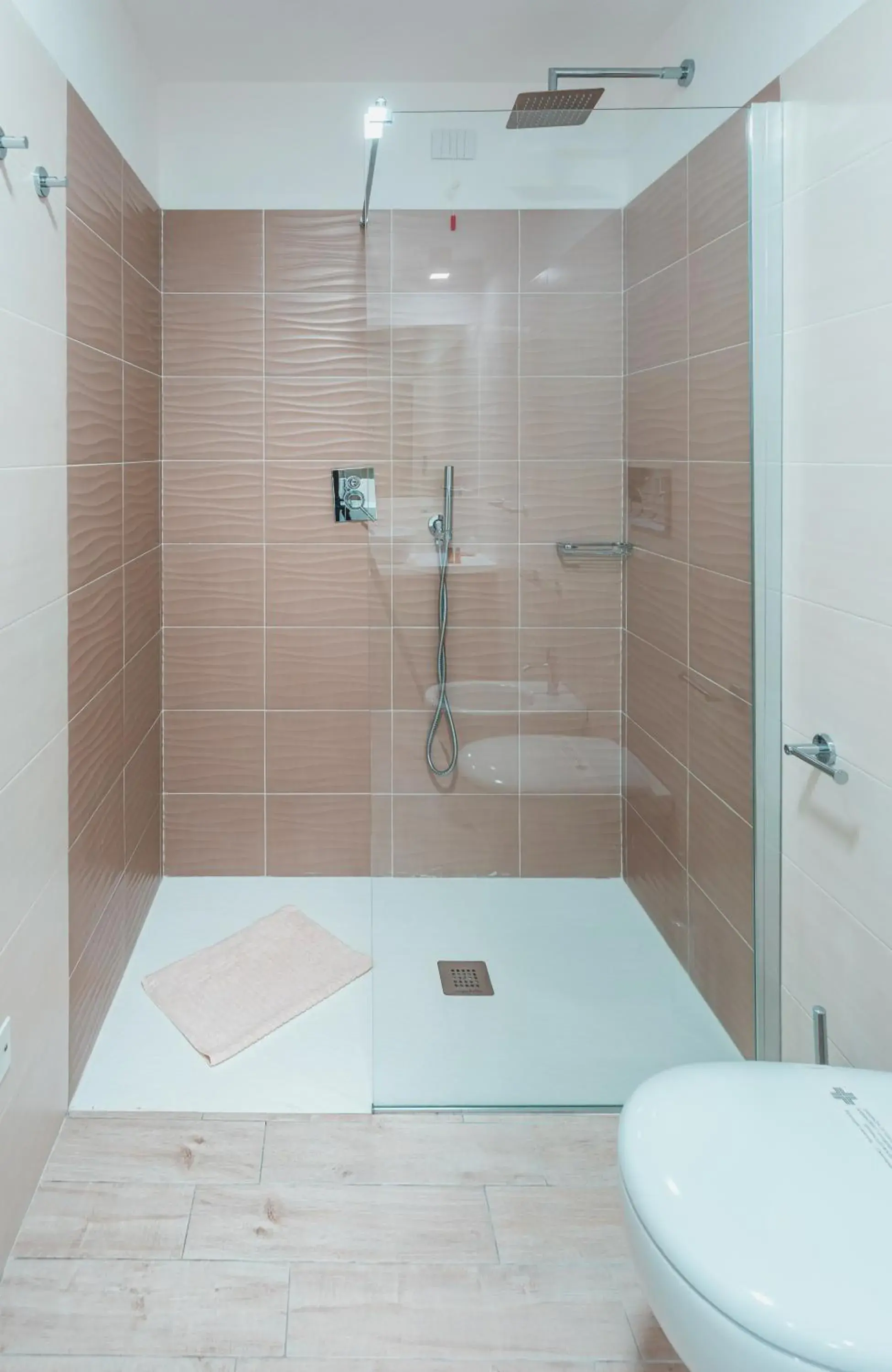 Shower, Bathroom in Hotel Fiore Di Maggio