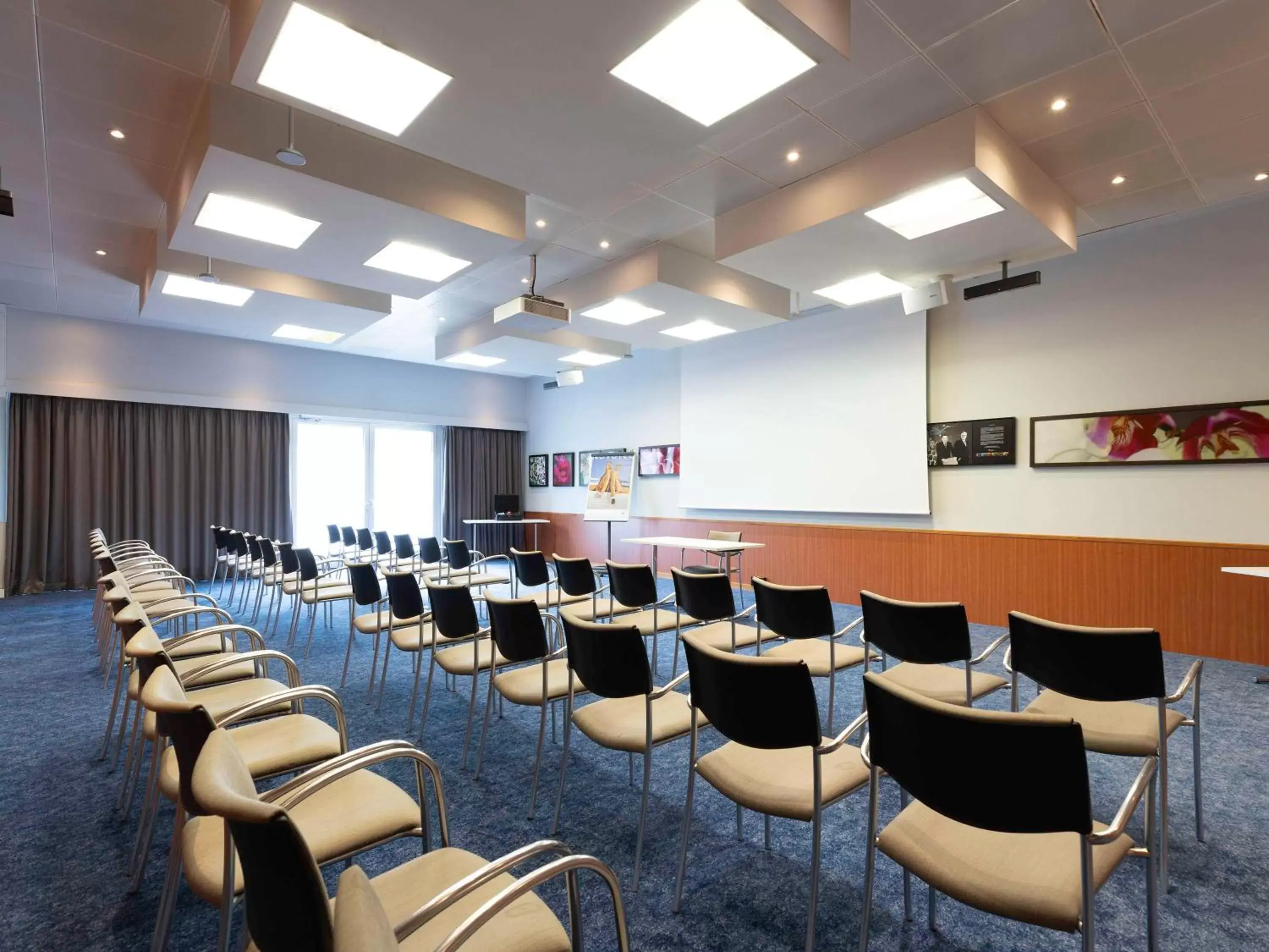 Meeting/conference room in Novotel Zurich City West