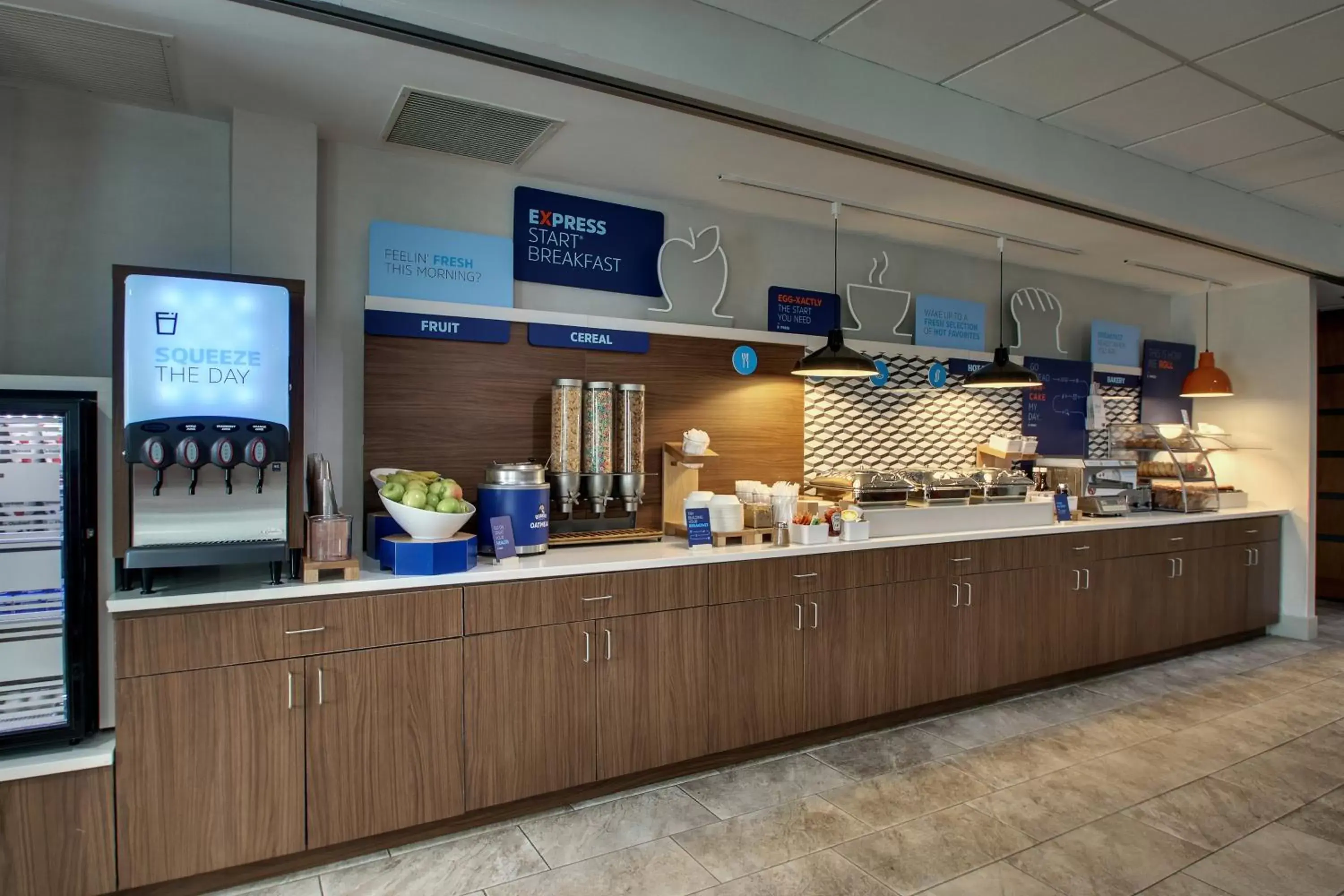 Buffet breakfast, Restaurant/Places to Eat in Holiday Inn Express Hotel & Suites Waukegan/Gurnee, an IHG Hotel