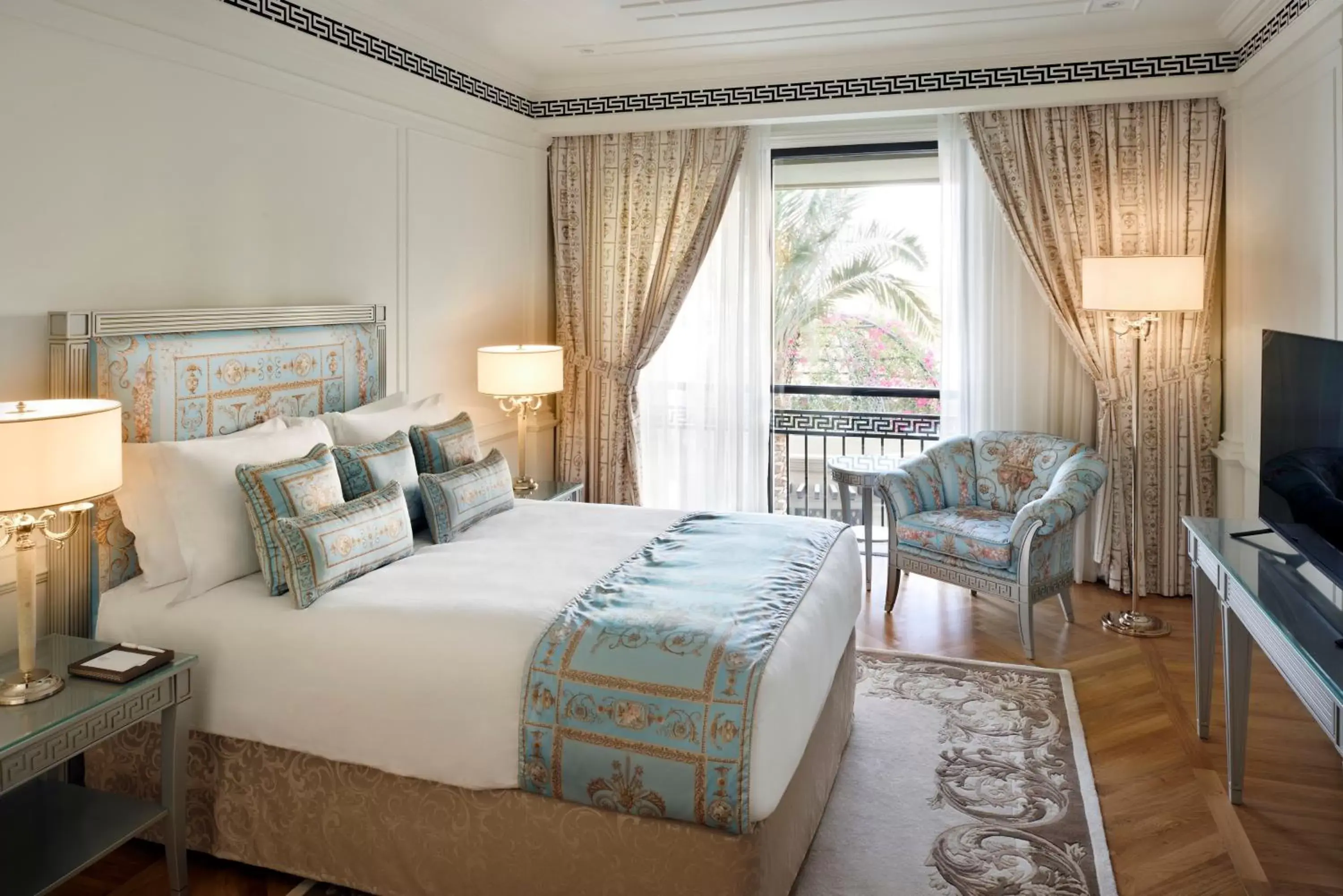 Bed in Palazzo Versace Dubai