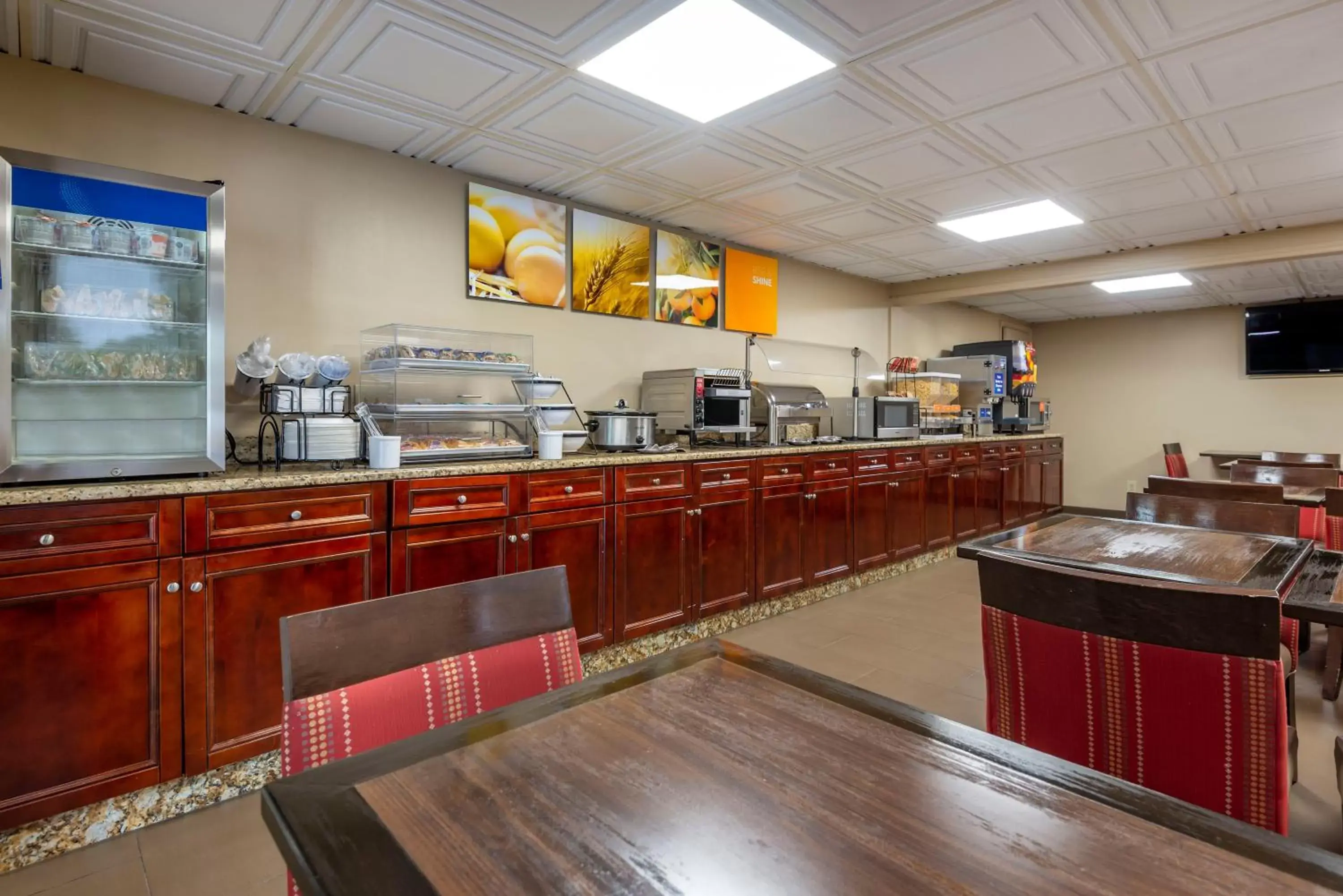 Restaurant/Places to Eat in Comfort Inn Matthews / Charlotte