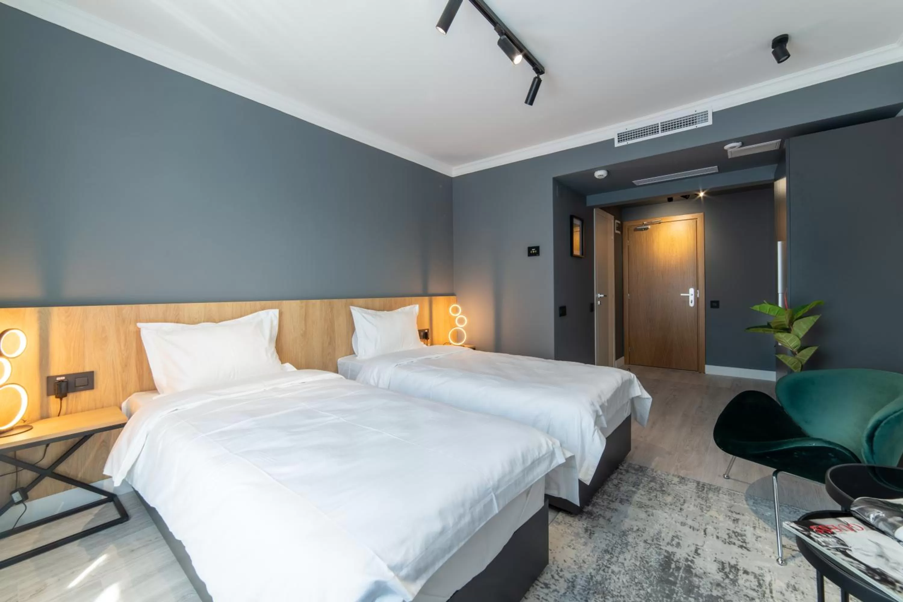 Photo of the whole room, Bed in Campeador Inn