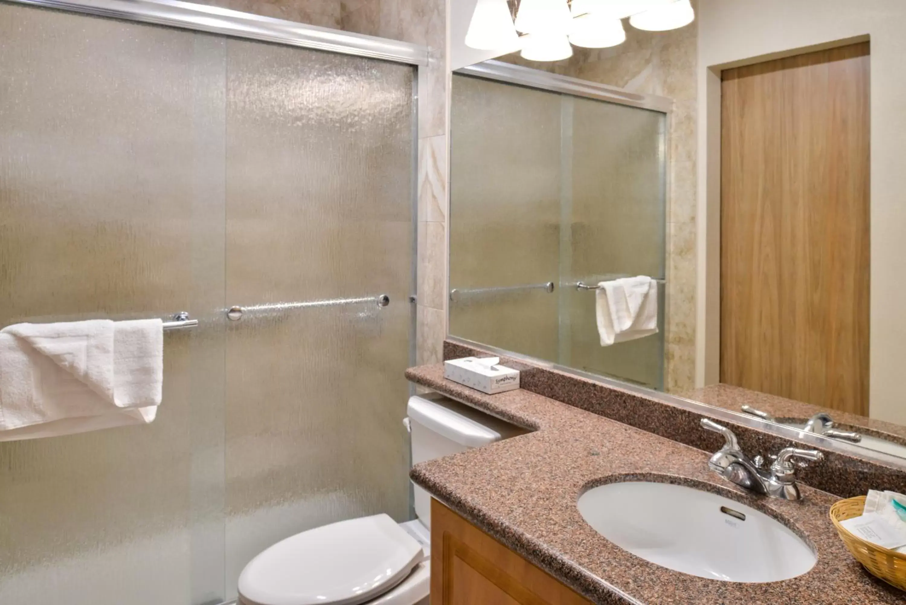 Bathroom in La Fuente Inn & Suites