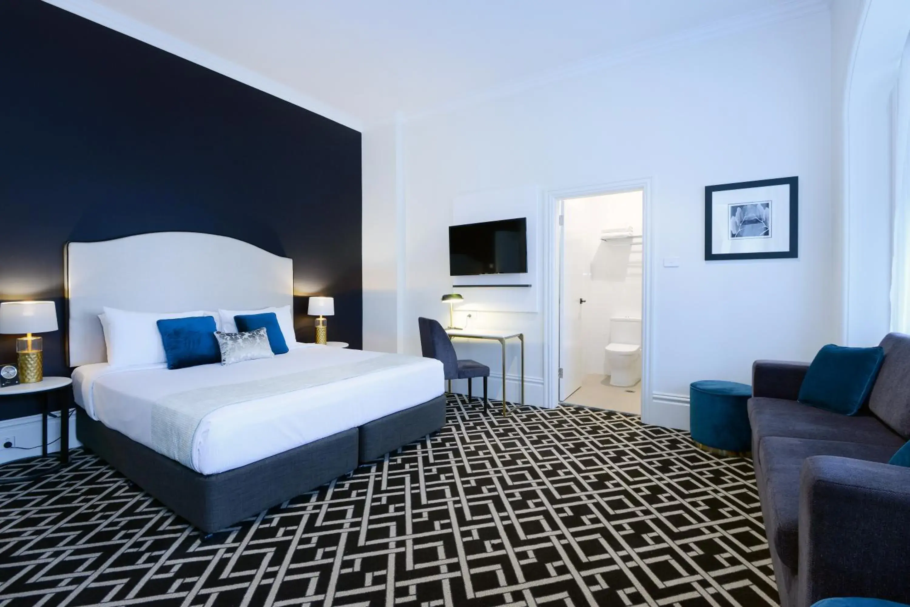 Photo of the whole room, Bed in High Cross Randwick by Sydney Lodges