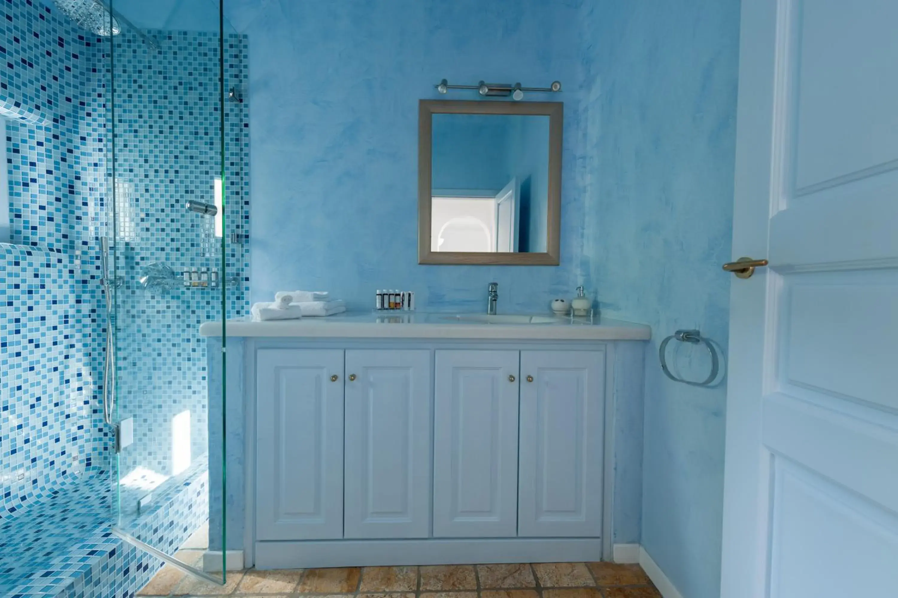 Bathroom, Kitchen/Kitchenette in Aria Suites & Villas