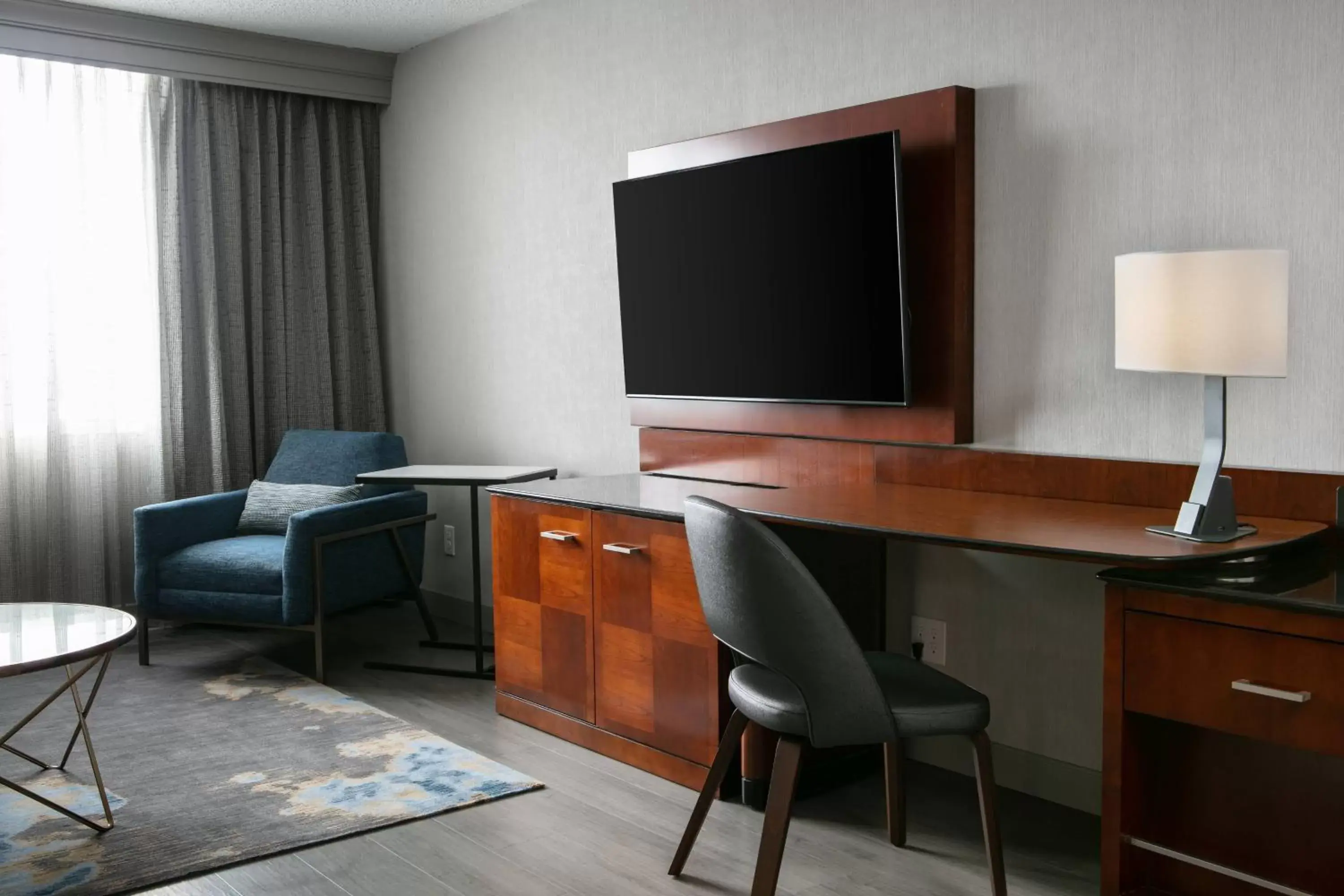 Photo of the whole room, TV/Entertainment Center in West Des Moines Marriott