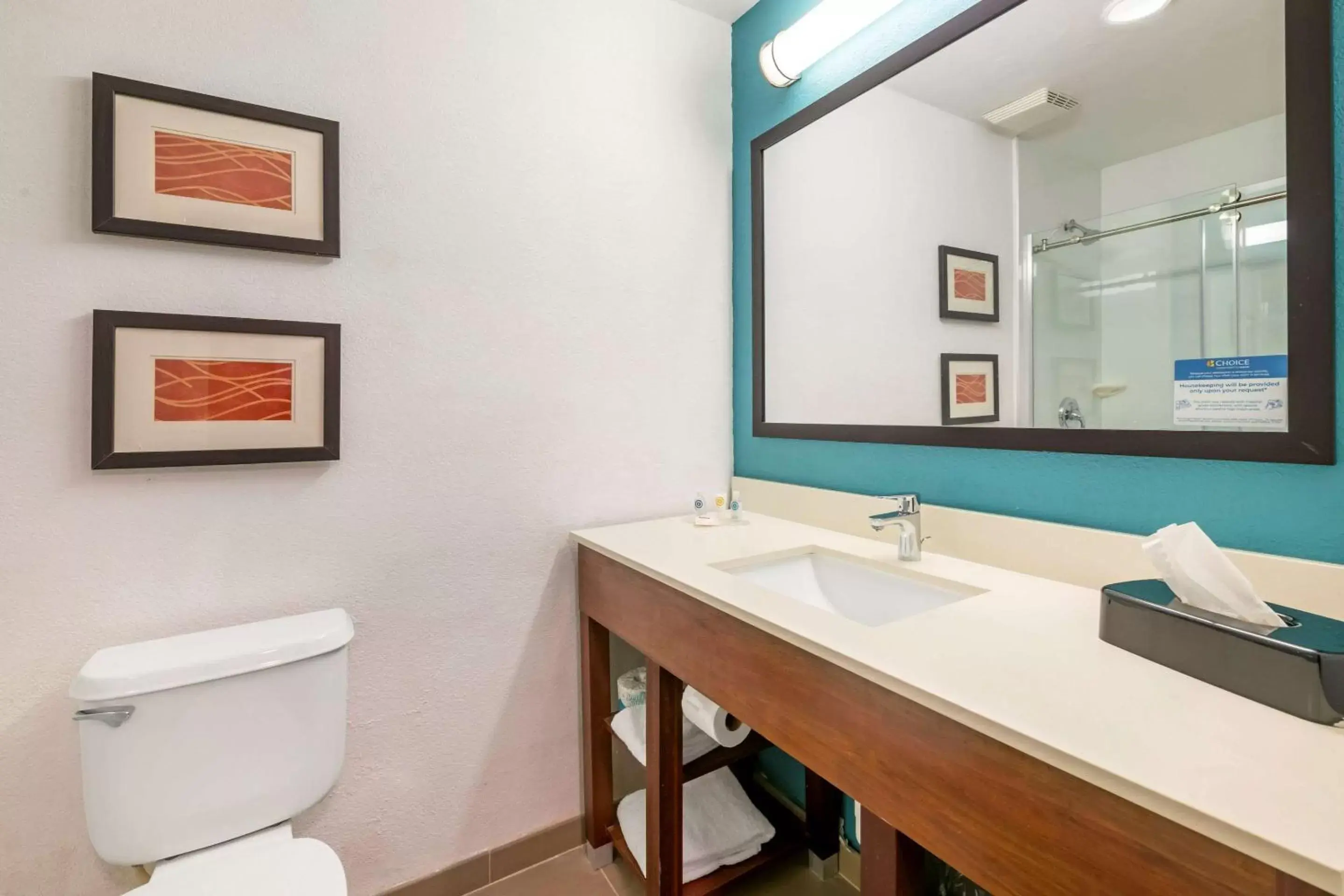 Bathroom in Comfort Inn & Suites Fort Lauderdale West Turnpike