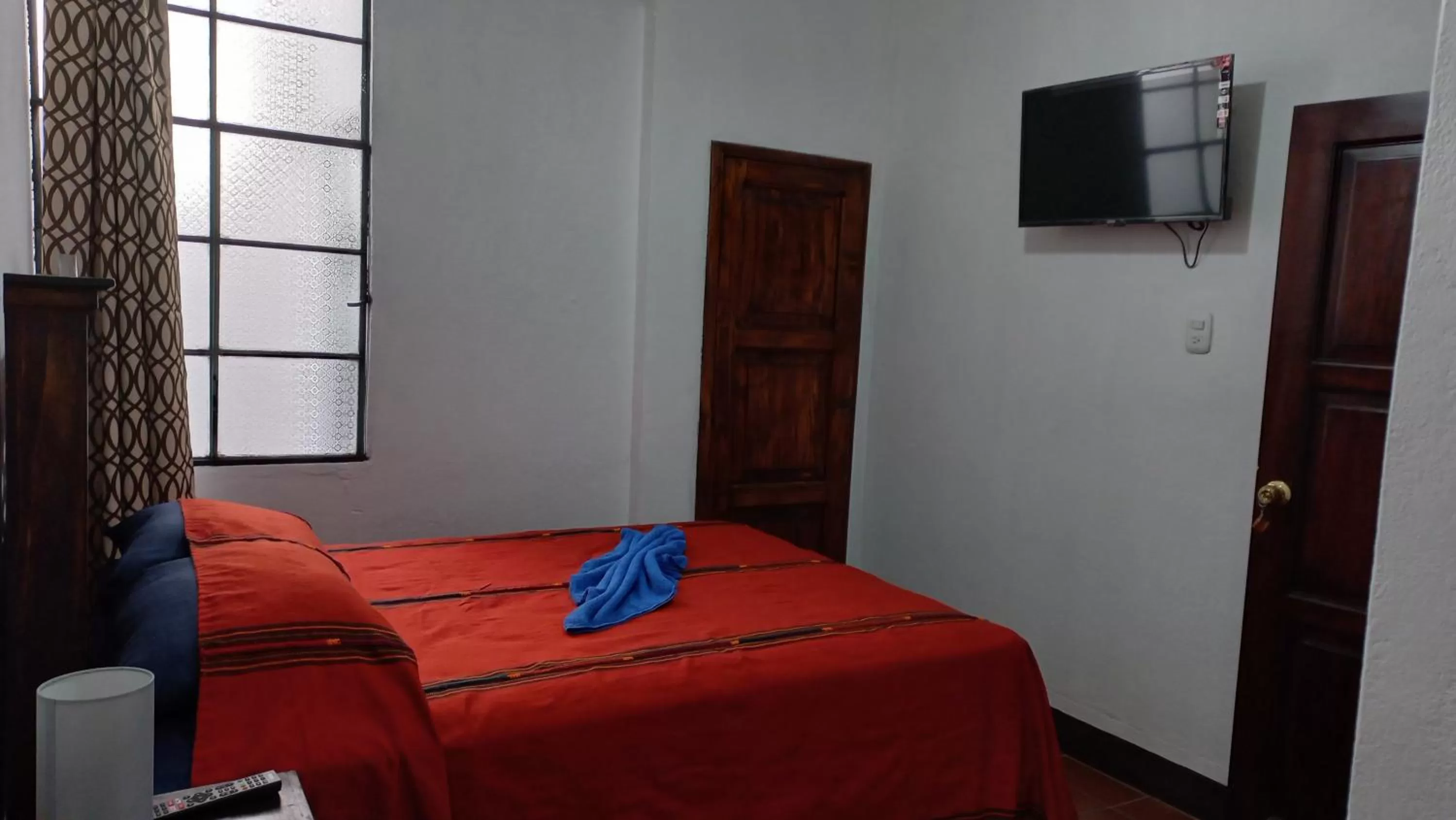 Photo of the whole room, Bed in Hospedaje el Viajero Antigua ll