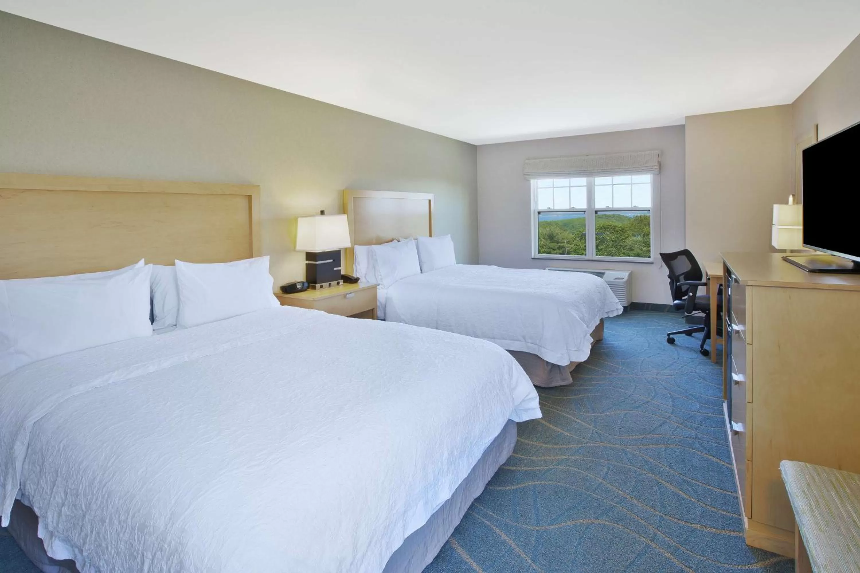 Bed in Hampton Inn Bar Harbor