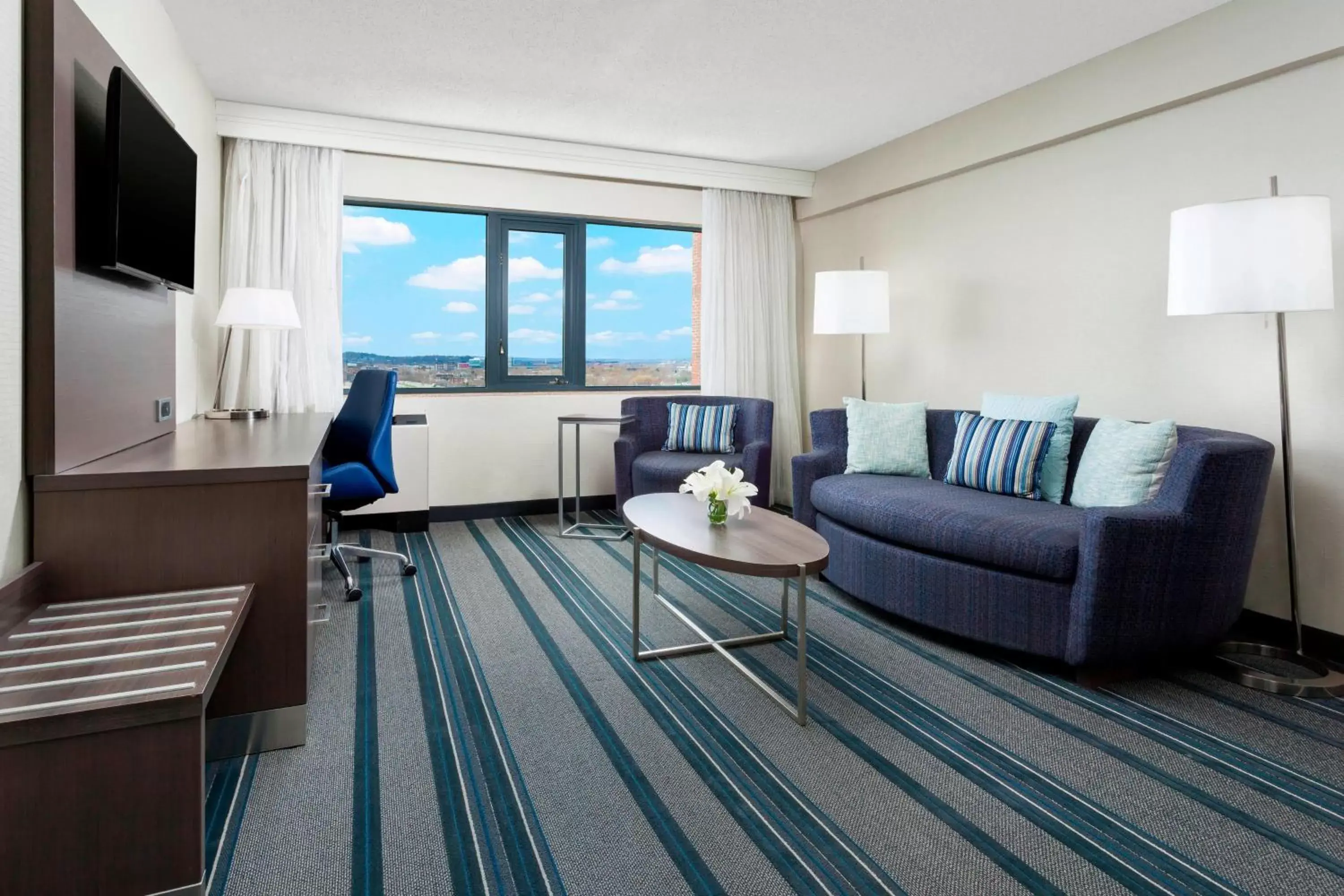 Living room, Seating Area in Courtyard by Marriott Boston Cambridge