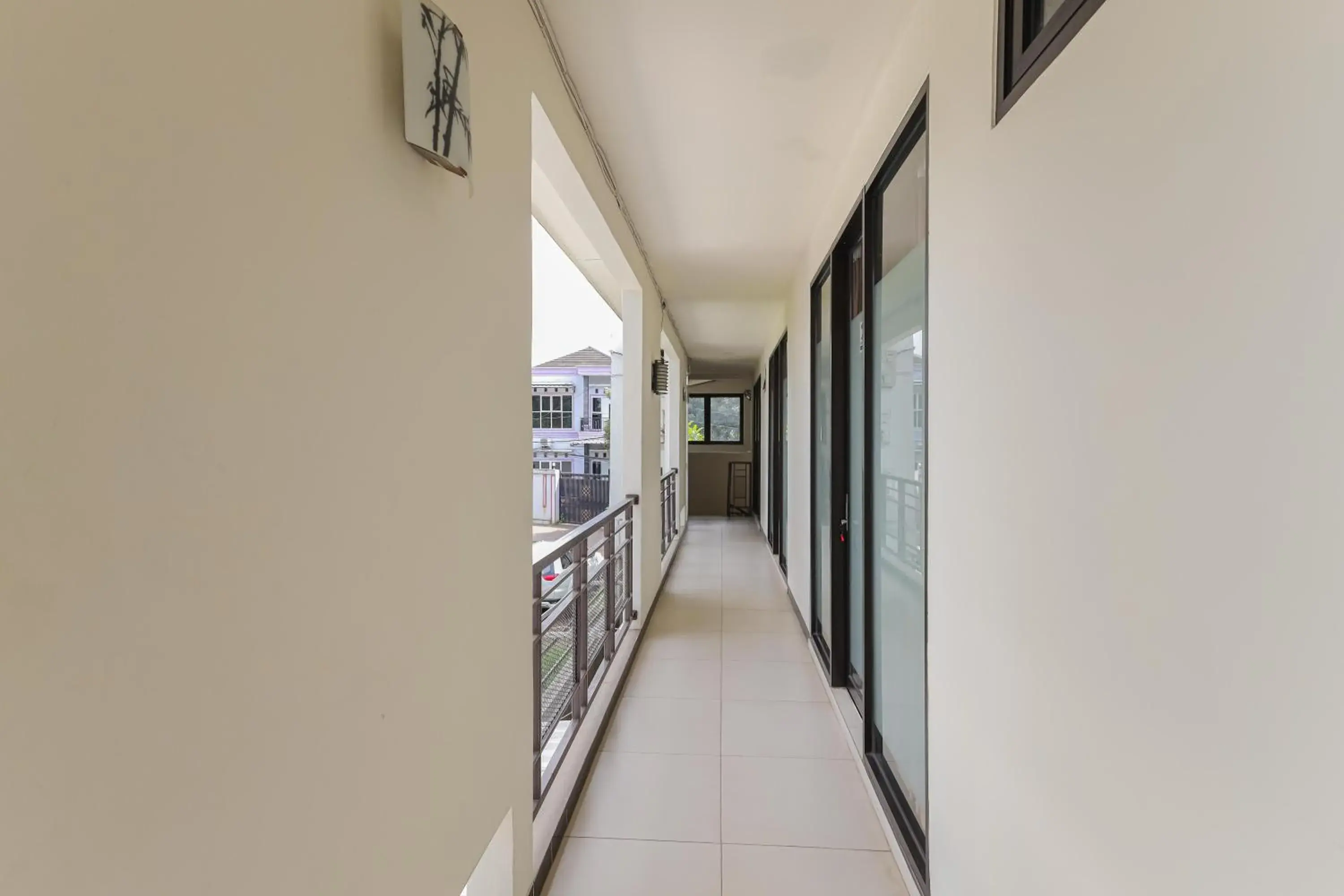 Balcony/Terrace in RedDoorz Syariah near Green Park Jatiwarna