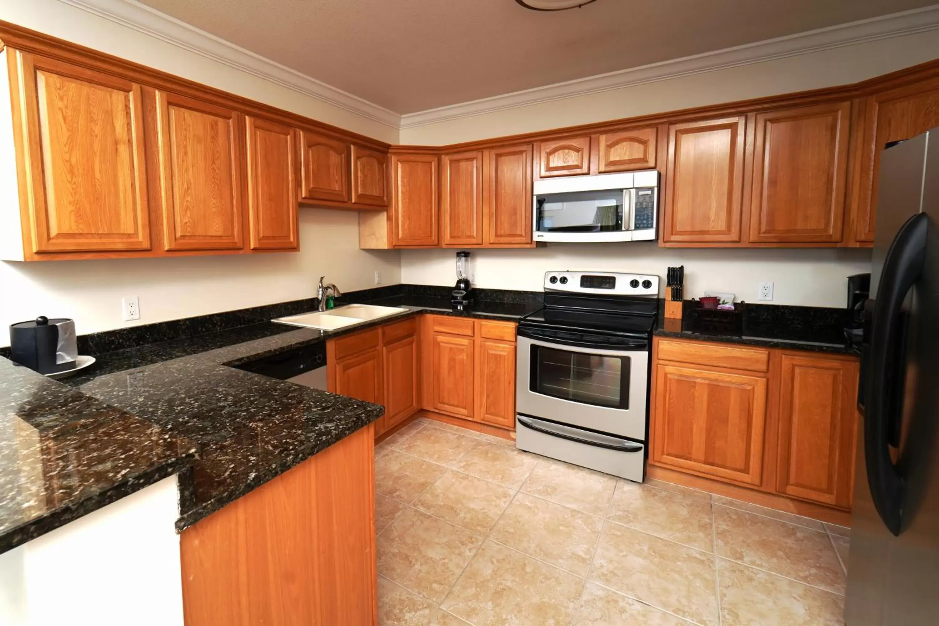 kitchen, Kitchen/Kitchenette in Holiday Inn Resort Grand Cayman, an IHG Hotel