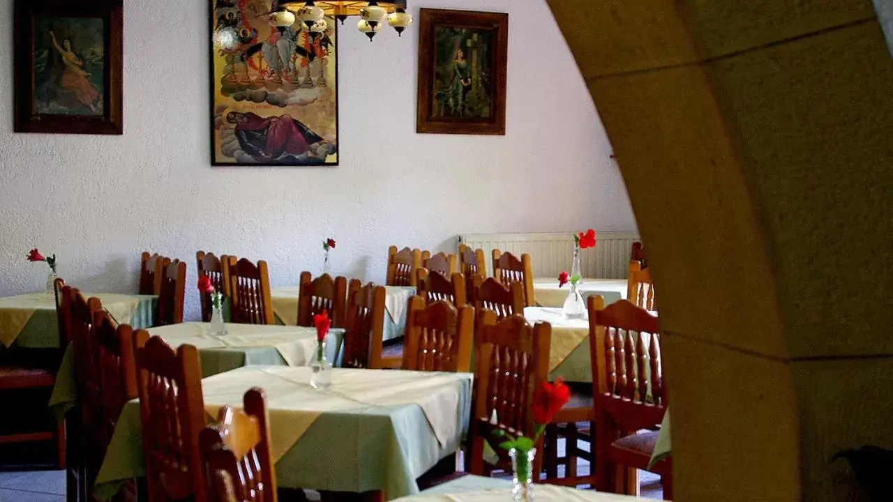 Restaurant/places to eat in Effie Hotel Restaurant/places to eat in Effie Hotel