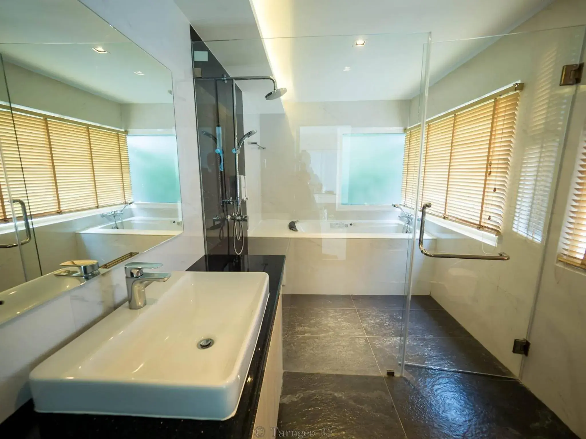 Bathroom in Cliff Lanta Suite-Koh Lanta Krabi