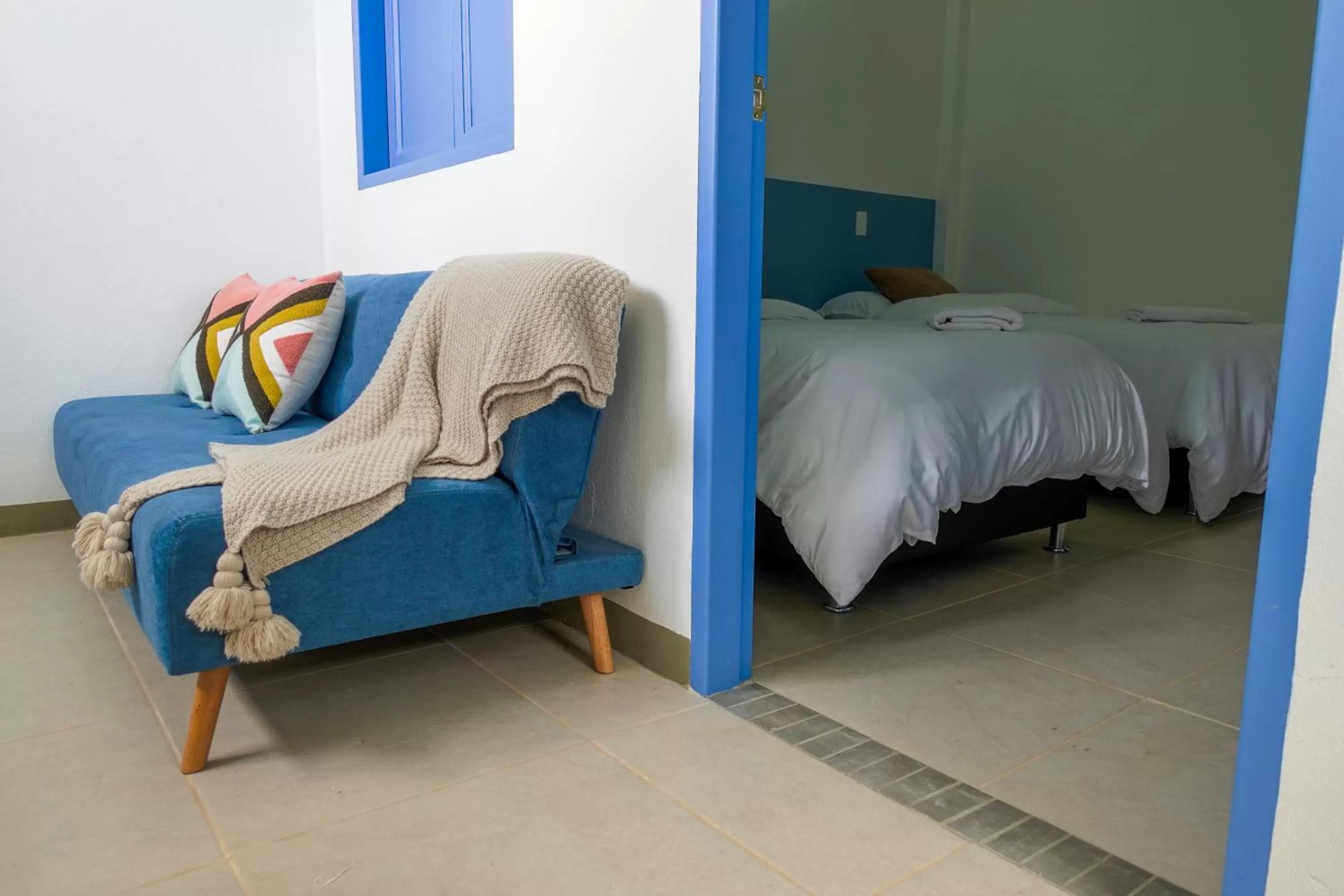 Living room, Bed in Hotel Azulado Jericó