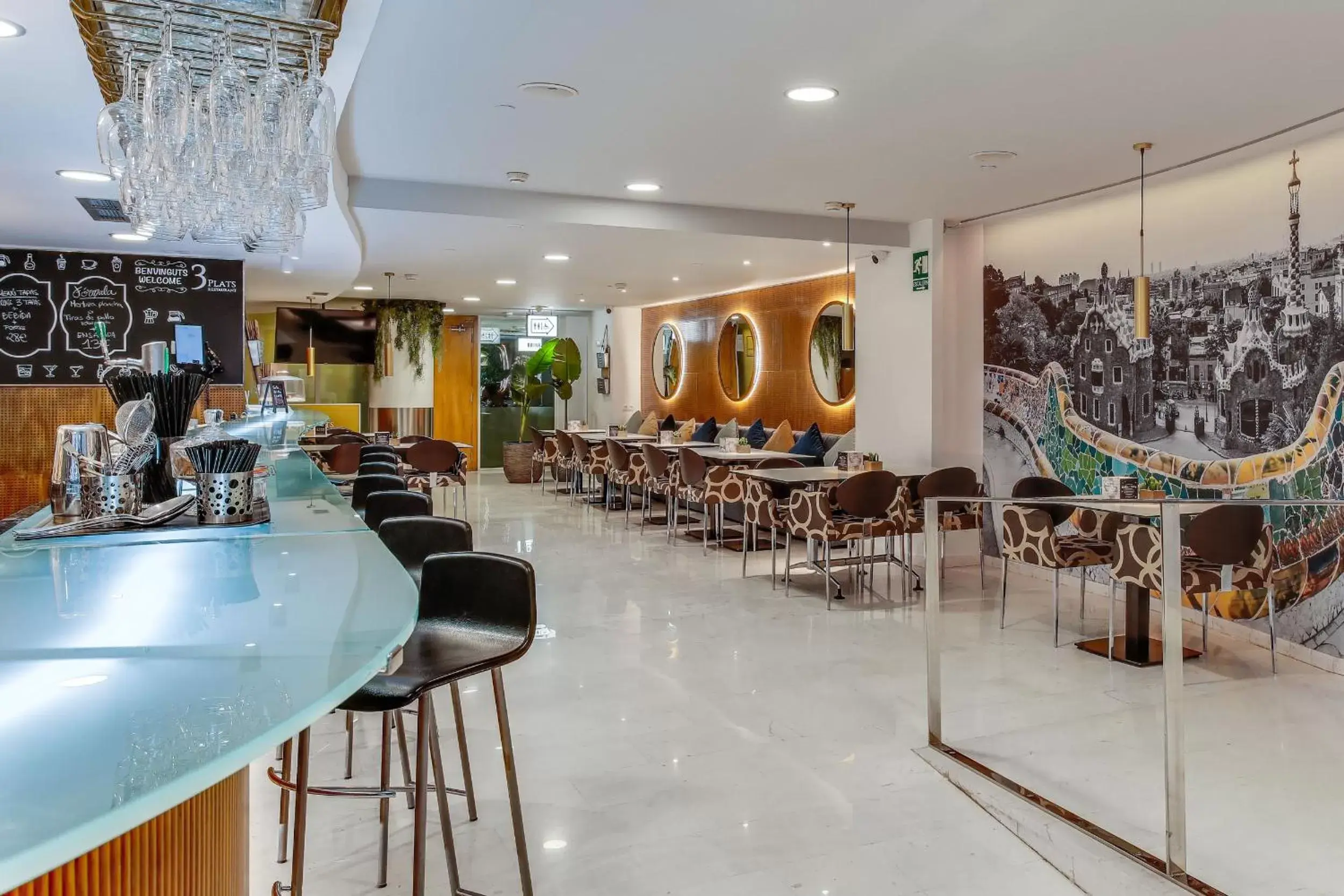 Lounge or bar, Restaurant/Places to Eat in Sercotel Caspe