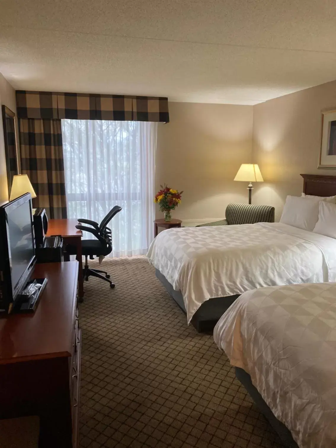 Photo of the whole room, Bed in Holiday Inn Cincinnati-Eastgate, an IHG Hotel