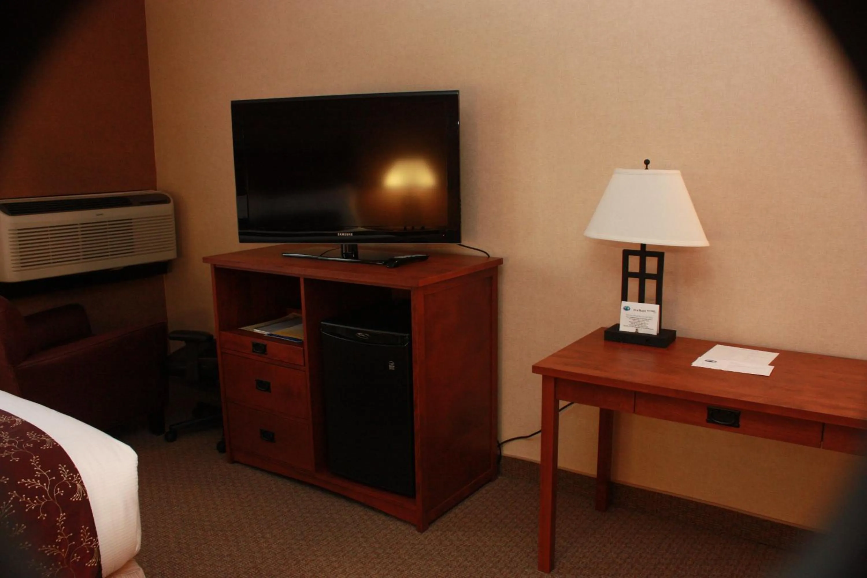 TV and multimedia, Bed in Maritime Inn Antigonish