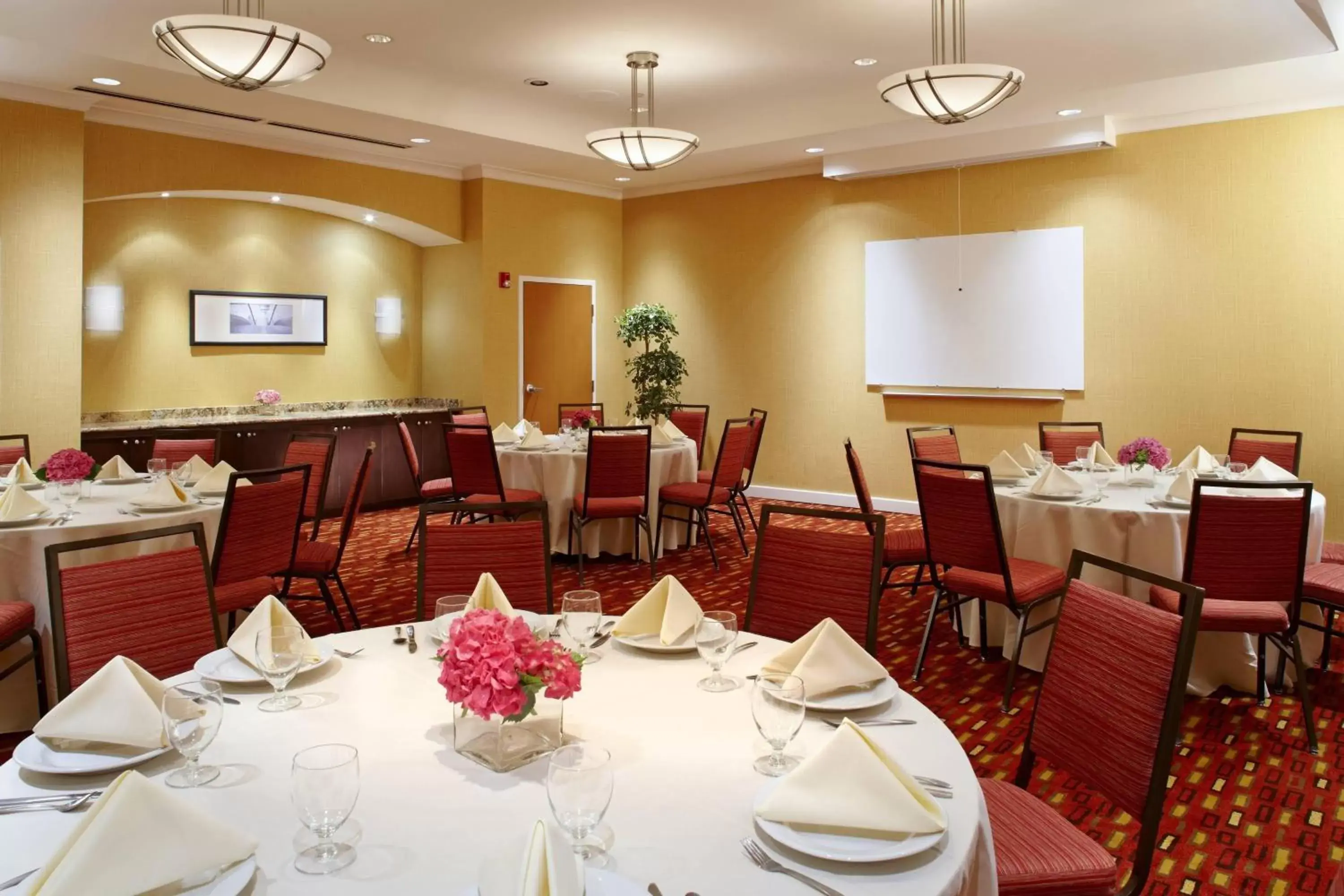 Meeting/conference room, Restaurant/Places to Eat in Courtyard by Marriott Pittsburgh West Homestead Waterfront