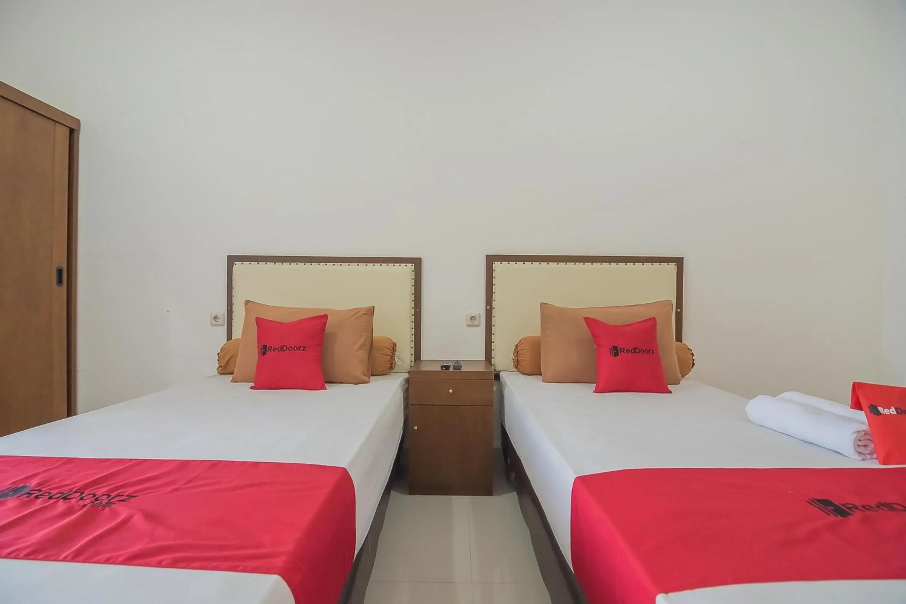 Bedroom, Bed in RedDoorz Syariah @ Sarongge Cianjur Bedroom, Bed in RedDoorz Syariah @ Sarongge Cianjur