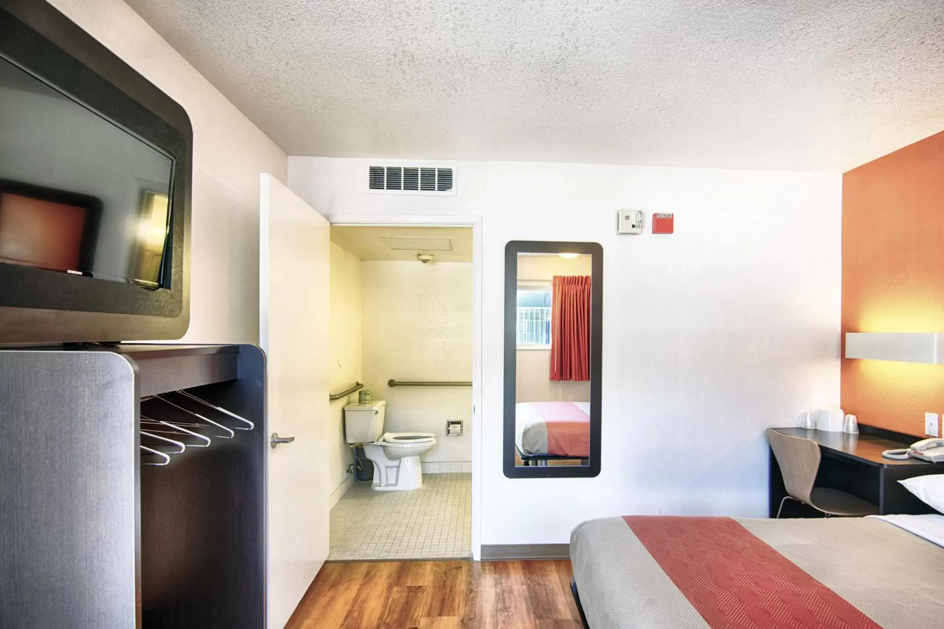 Bedroom, TV/Entertainment Center in Motel 6-Mammoth Lakes, CA