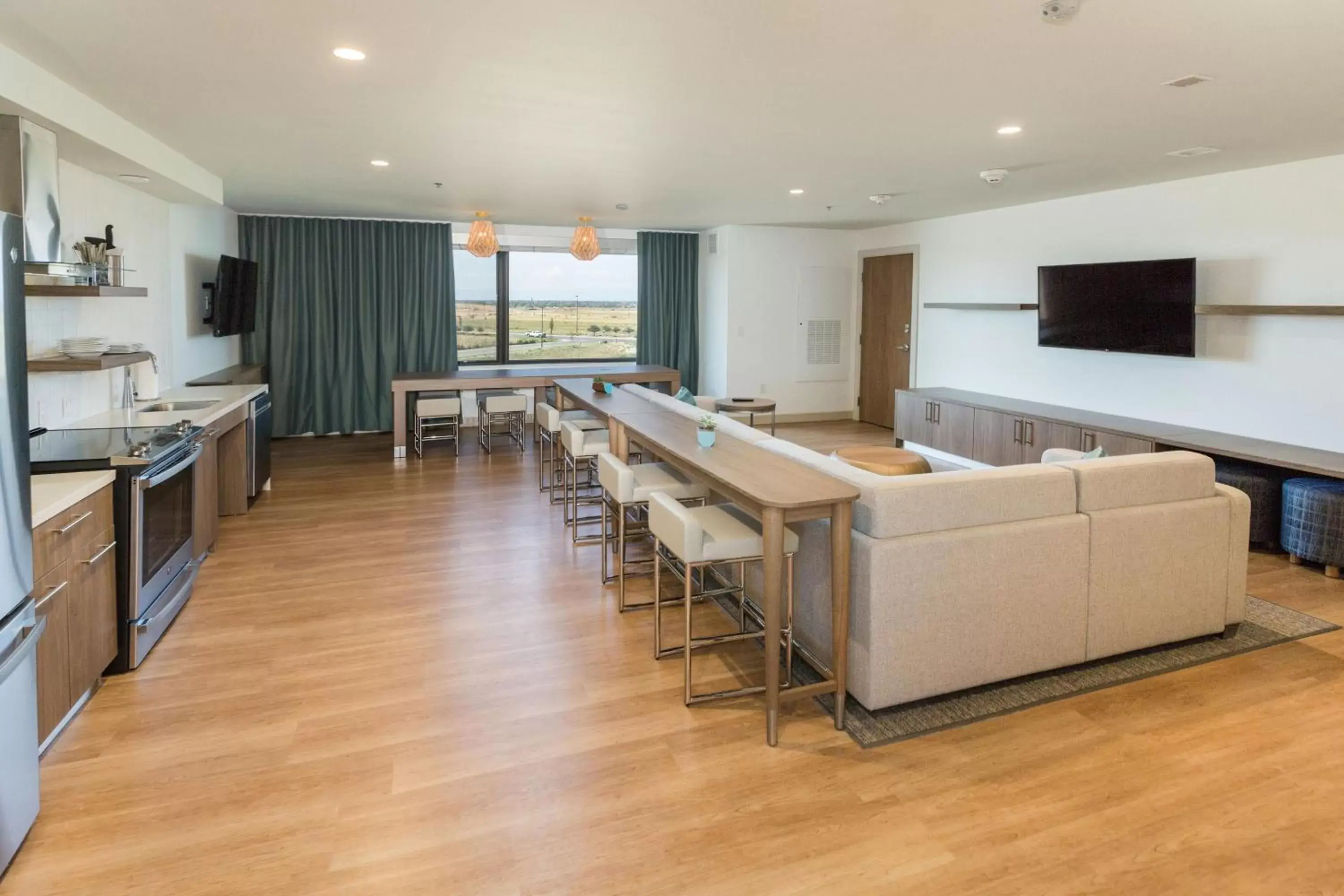 Kitchen or kitchenette in Element Denver International Airport