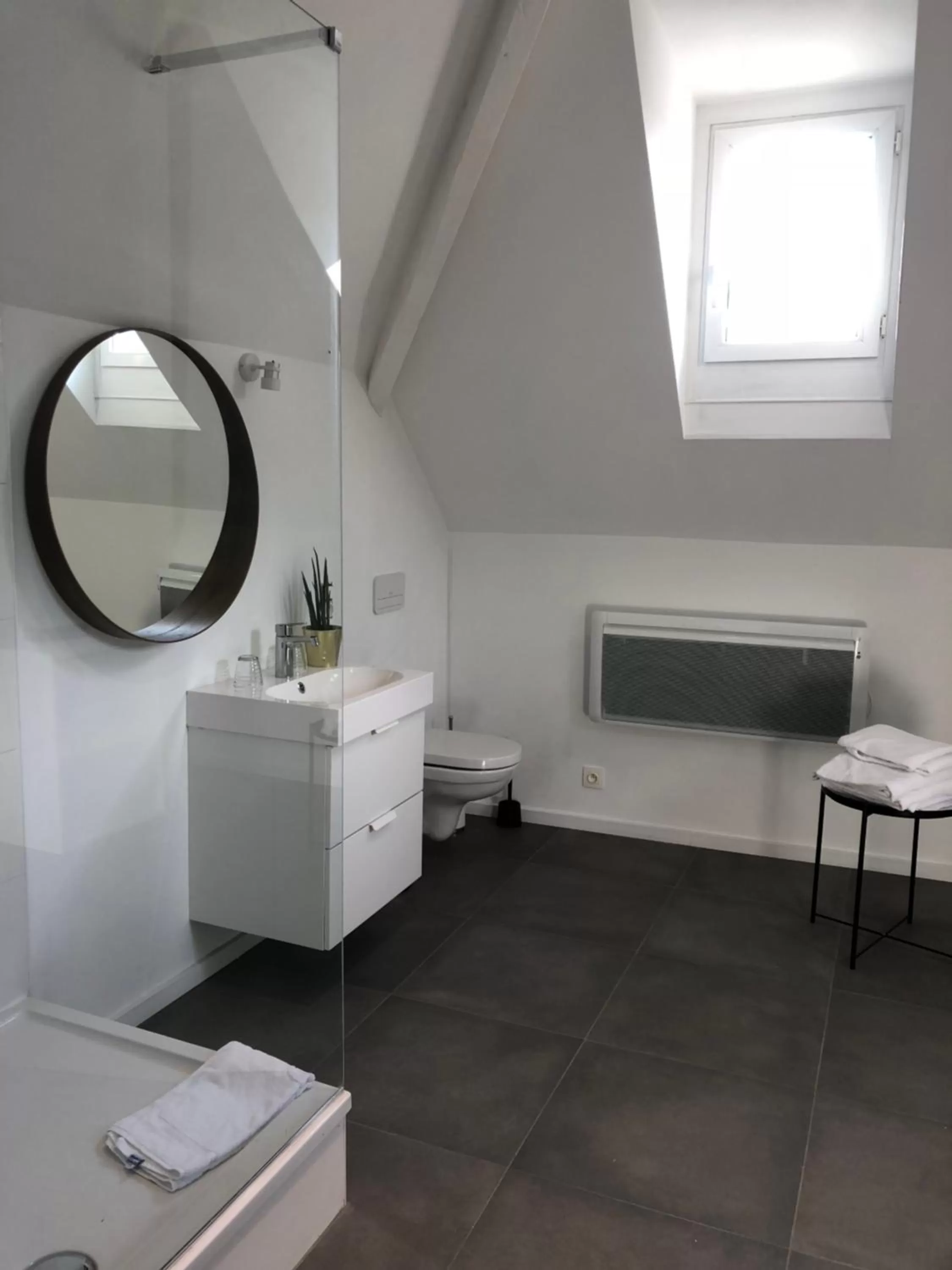 Shower in New Hotel de Lives