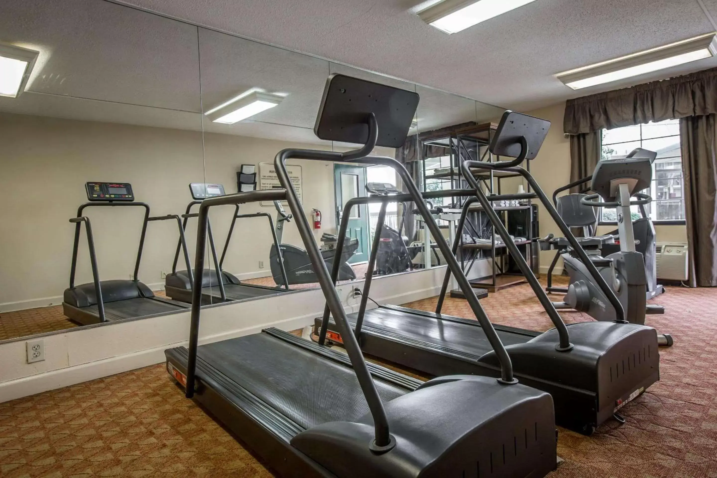 Fitness centre/facilities in Quality Inn & Suites Hanes Mall Fitness centre/facilities in Quality Inn & Suites Hanes Mall