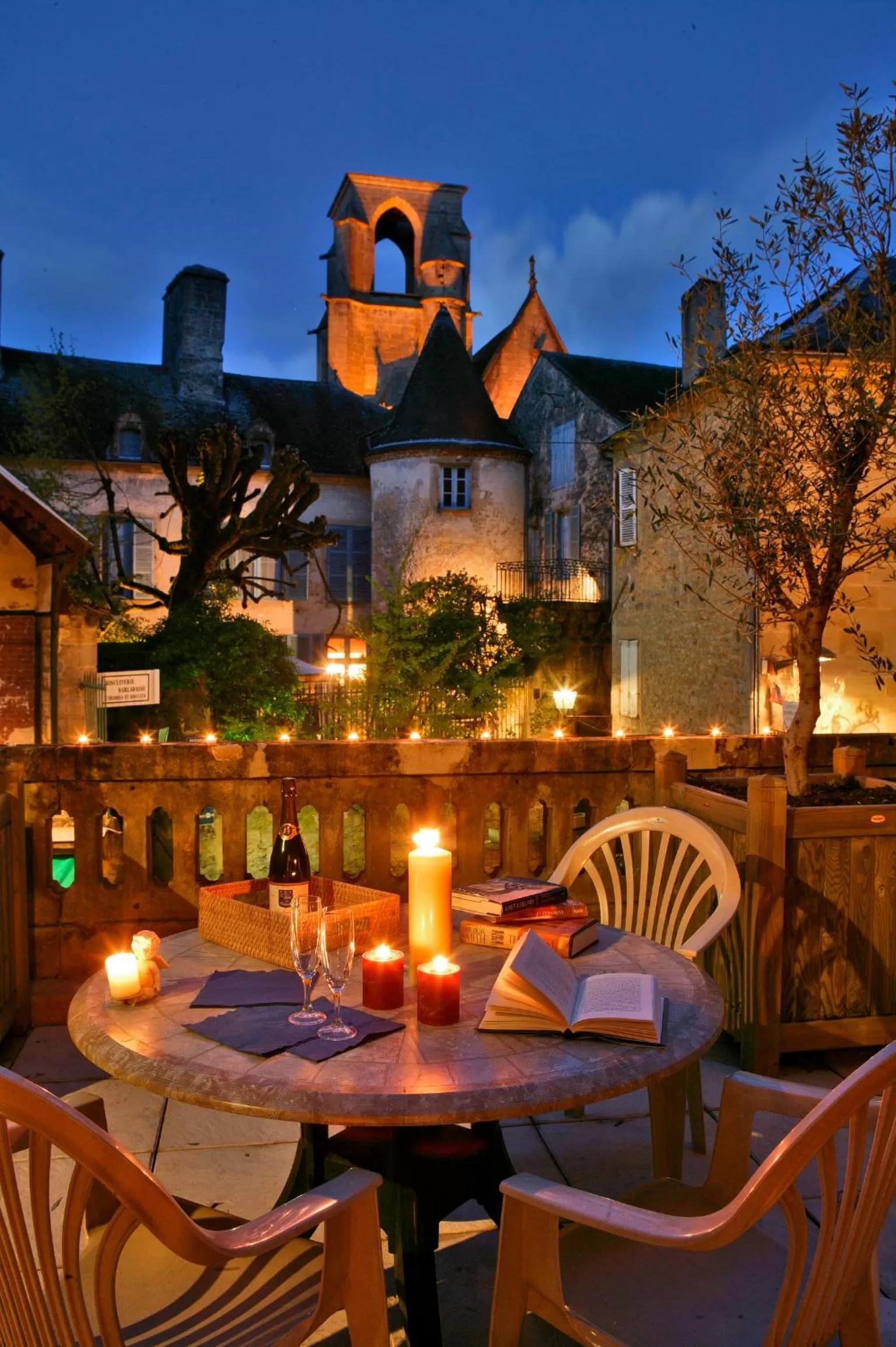 Patio in La Villa des Consuls - Gîte de tourisme de charme