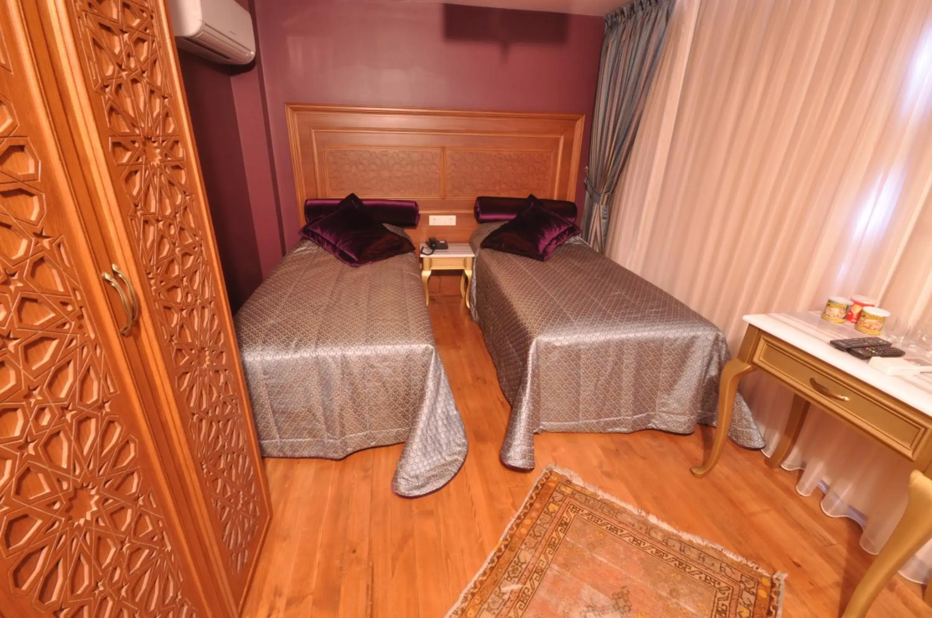 Photo of the whole room, Bed in Merial Hotel Sultanahmet