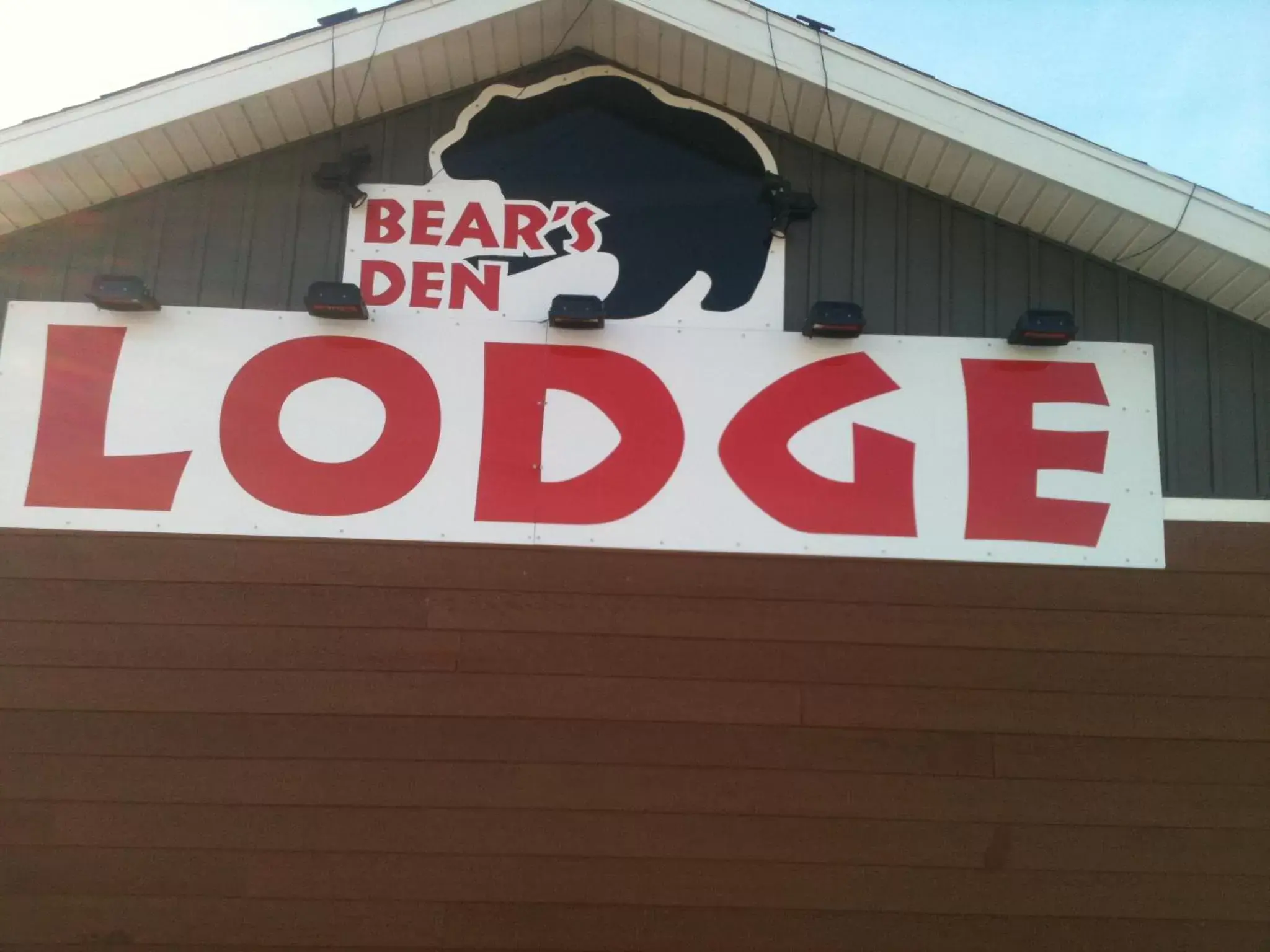 Bear's Den Lodge