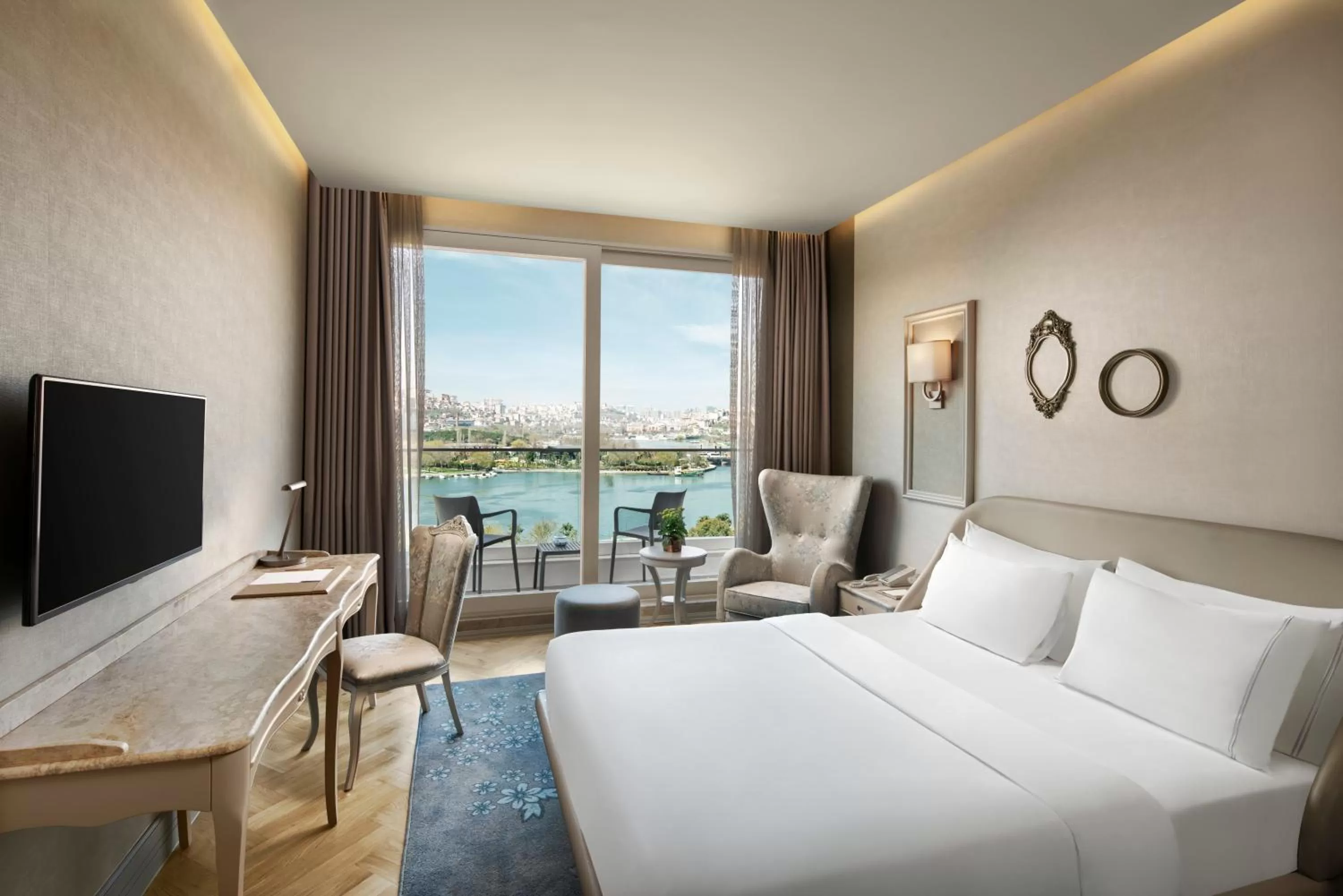 Deluxe Double Room with Balcony and Sea View in Lazzoni Hotel