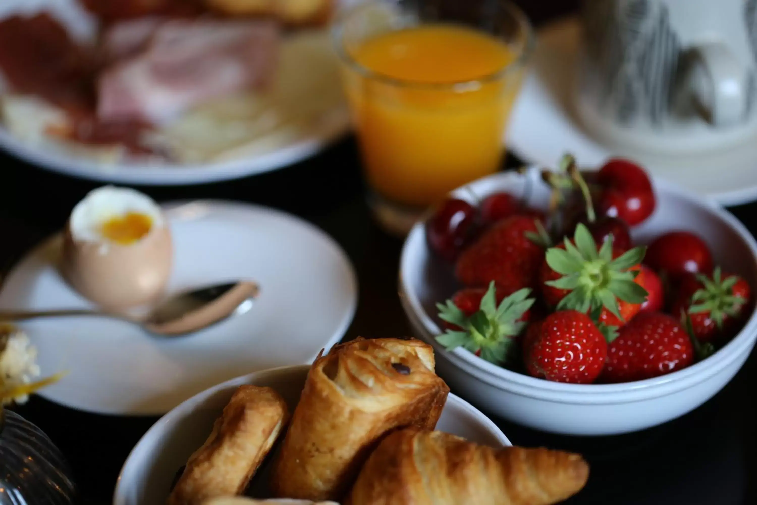 Breakfast, Food in Hôtel des Basses Pyrénées - Bayonne