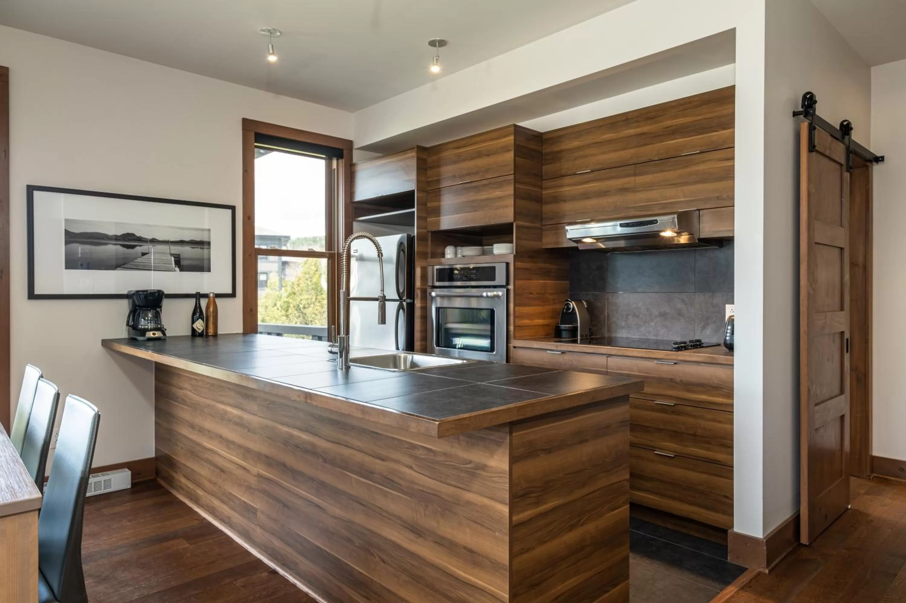 Kitchen/Kitchenette in Suites-sur-Lac