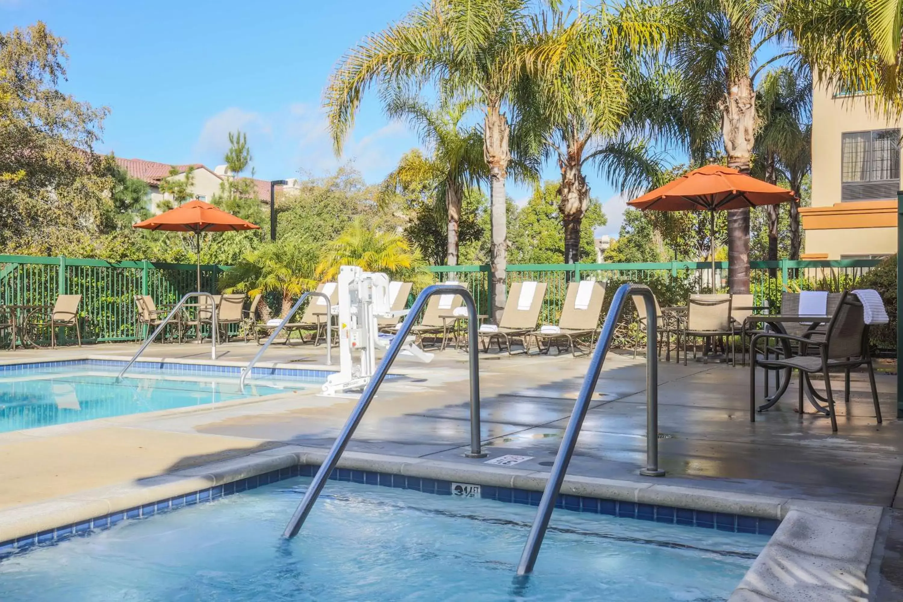 Swimming Pool in Hampton Inn & Suites Camarillo