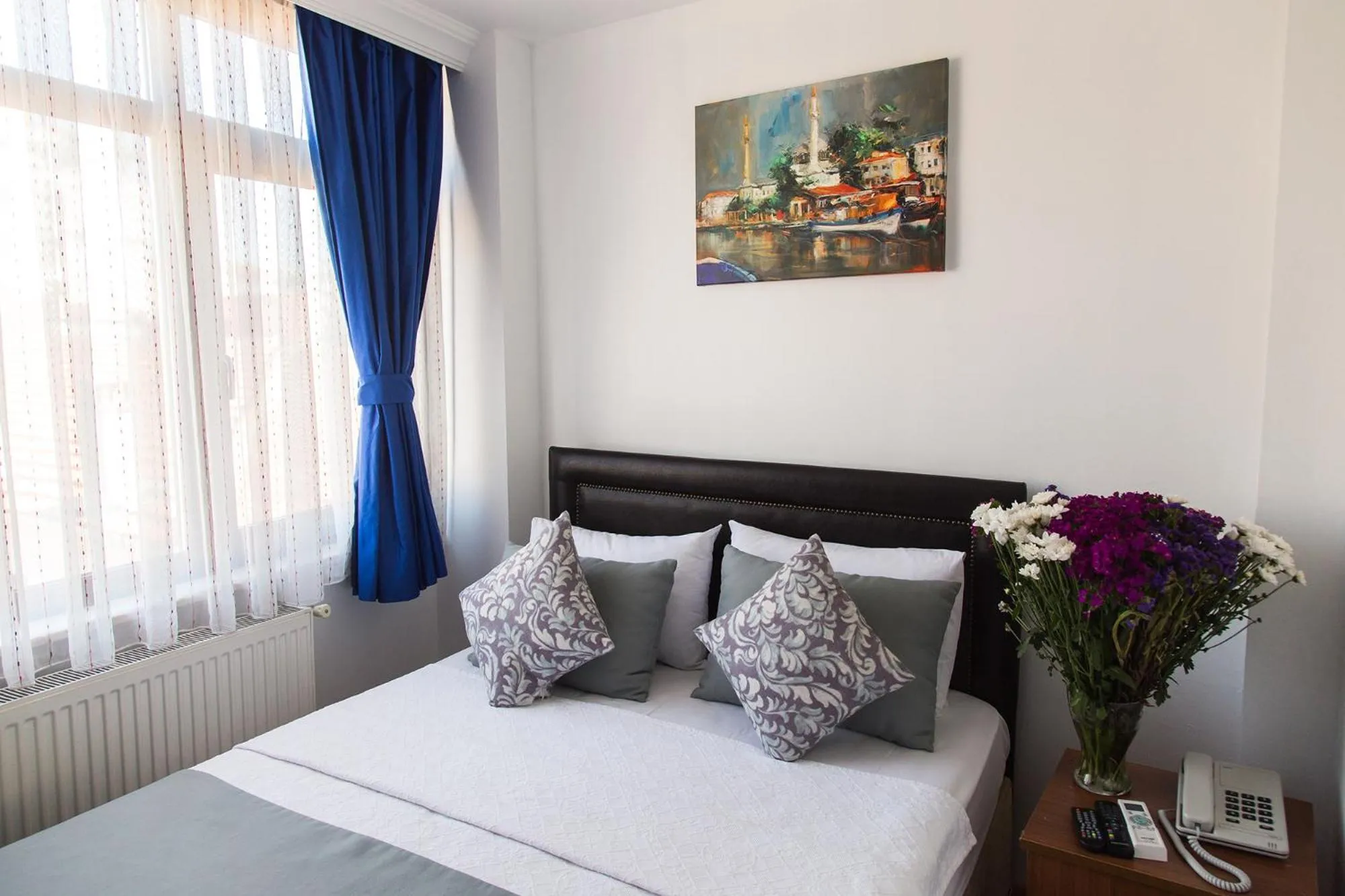 Photo of the whole room, Bed in The House of Tulpan