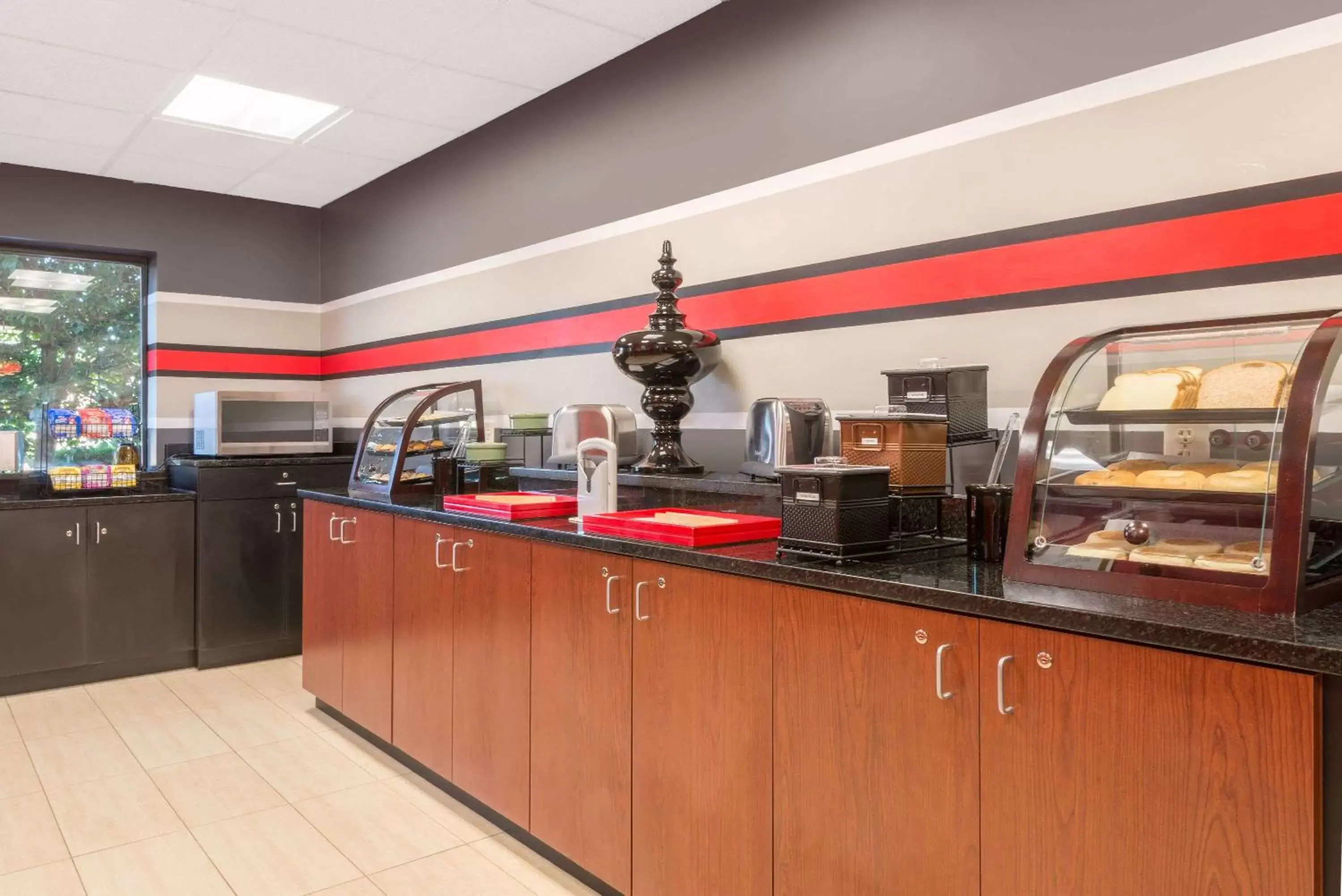 Restaurant/places to eat, Kitchen/Kitchenette in Ramada Hotel Ashland-Catlettsburg