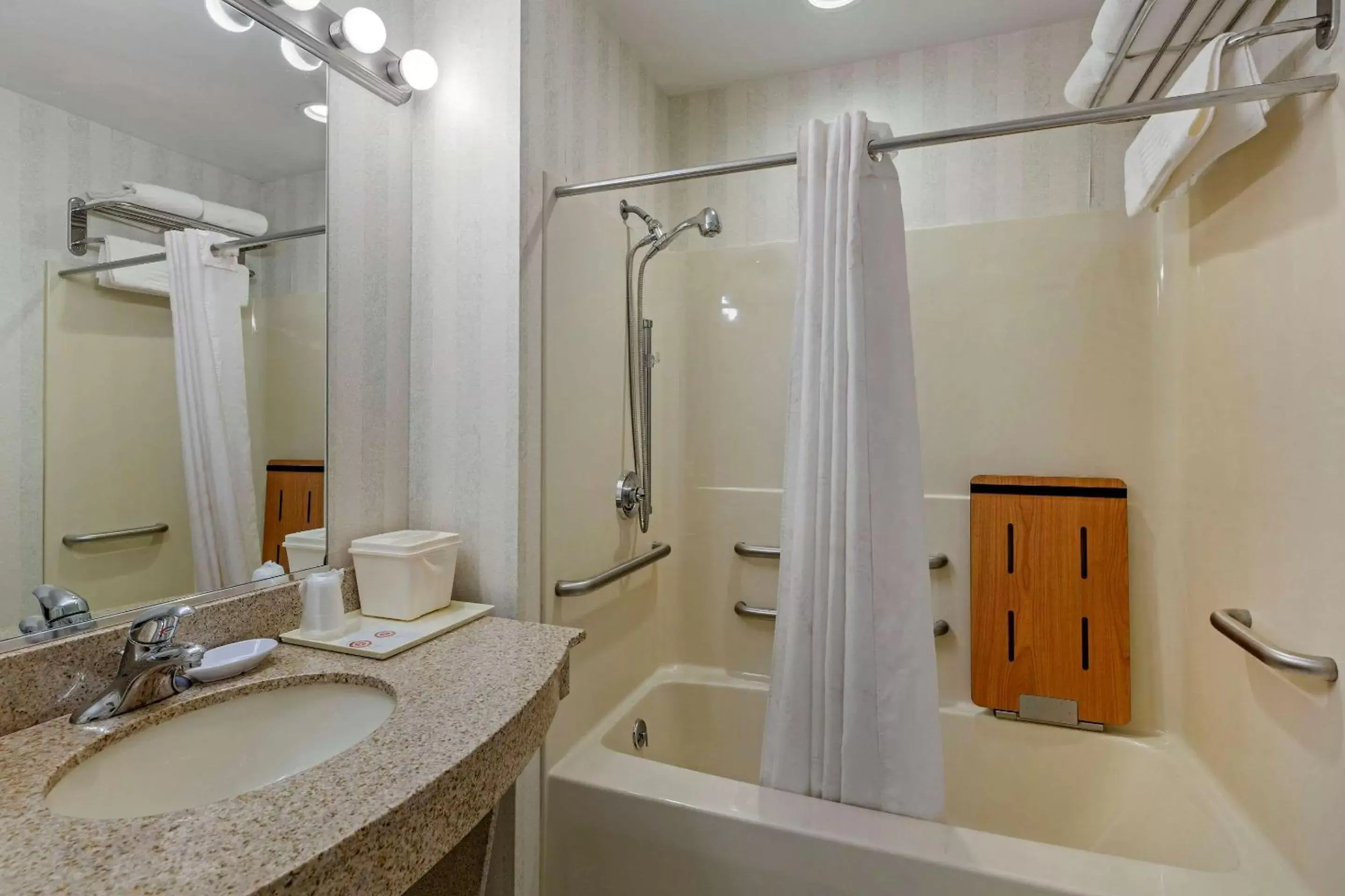Bedroom, Bathroom in Comfort Inn & Suites East Greenbush - Albany